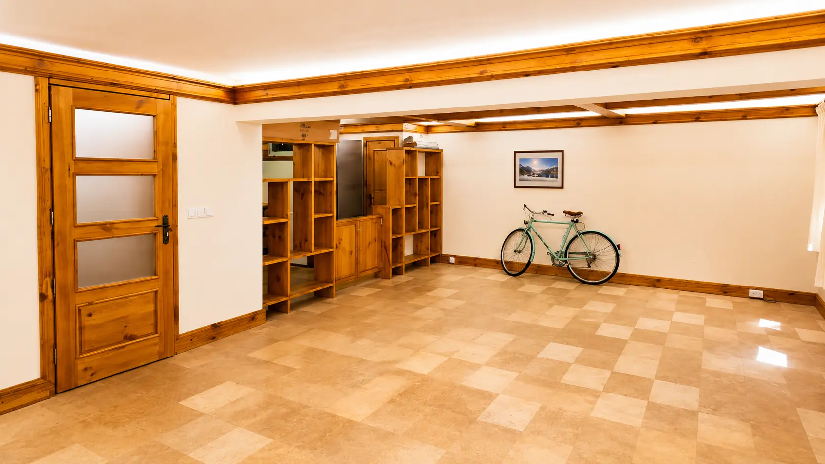 Detached house located in the heart of the old town and the iconic Greek Quarter