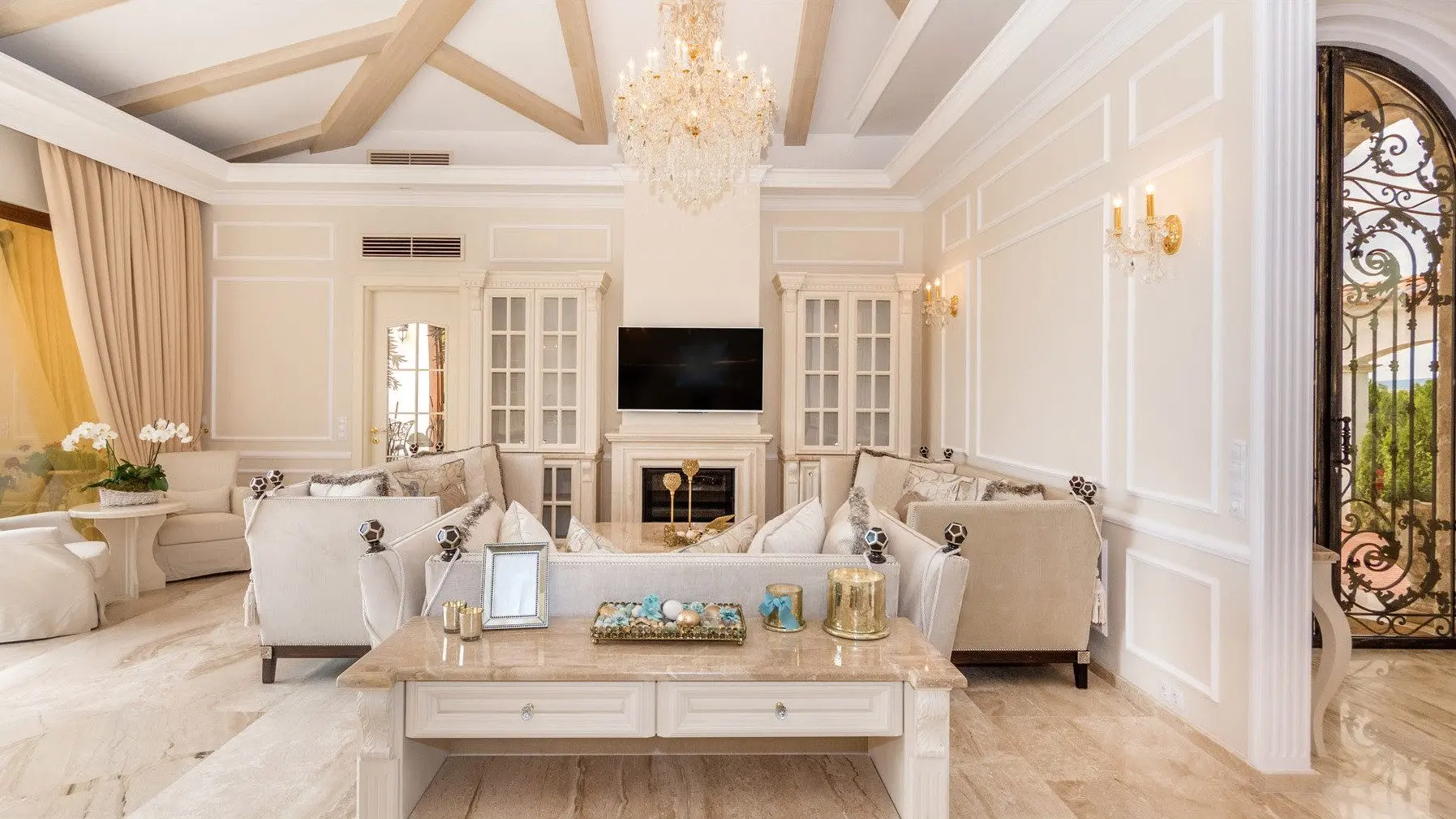 3ab6a95bc7afc7a9ccf320a8cbf5b4e7 First class villa with pool in a gated complex in Sunny Beach for sale