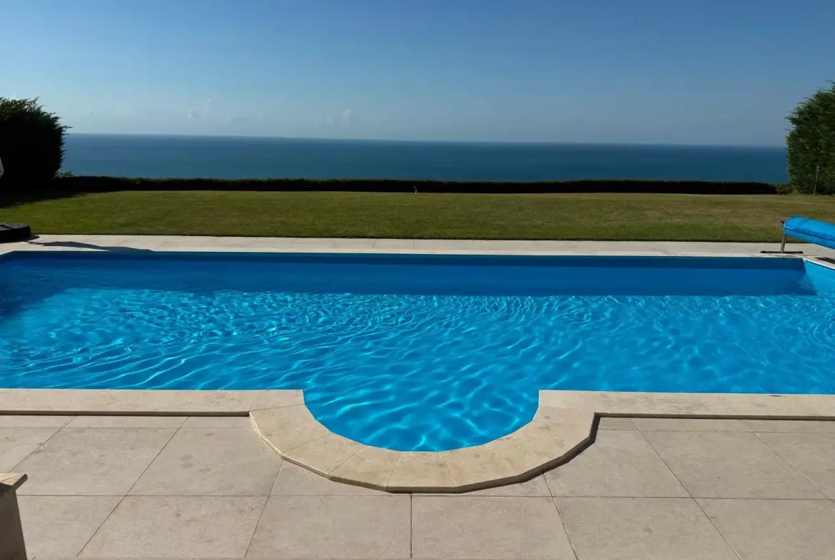 Beachfront villa with panoramic ocean views