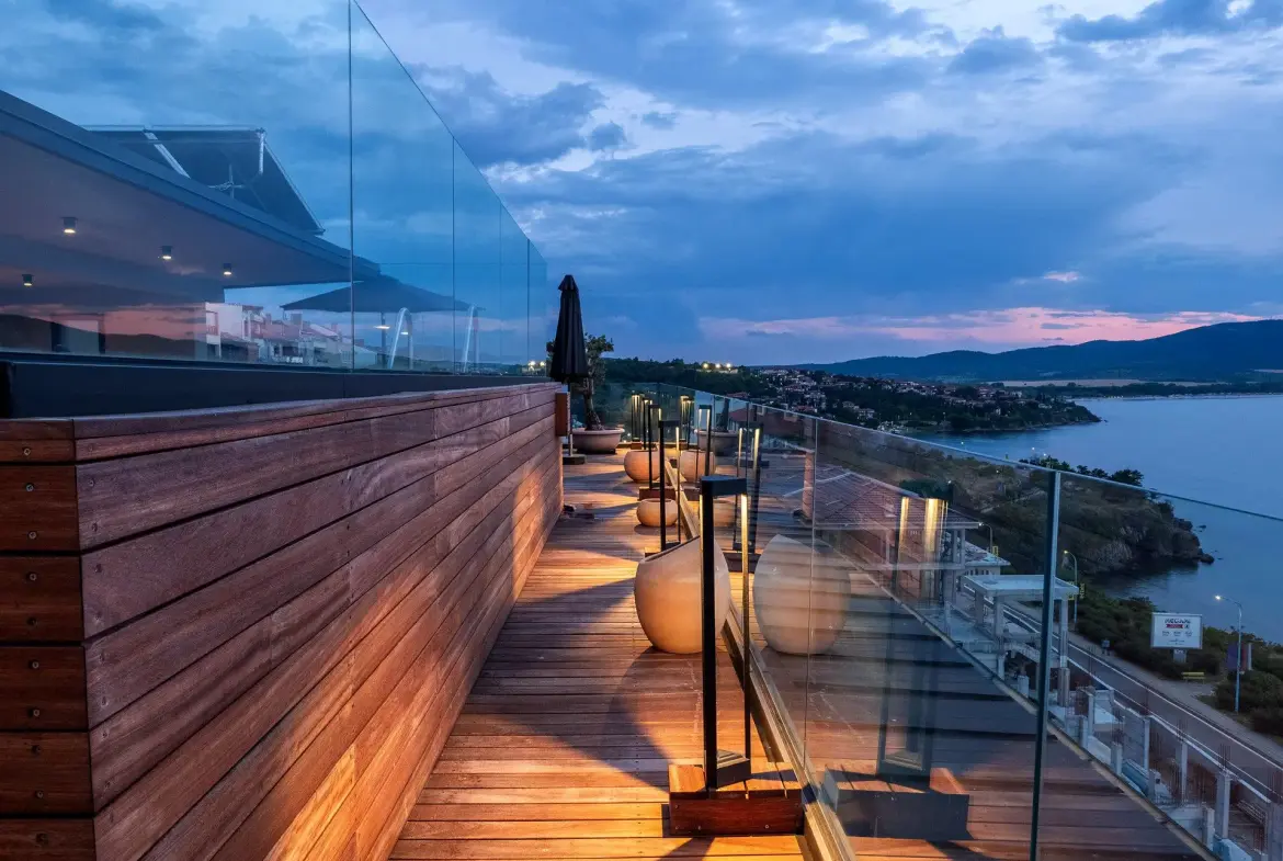 Penthouse with an infinity pool and a view of Marina Port Sozopol