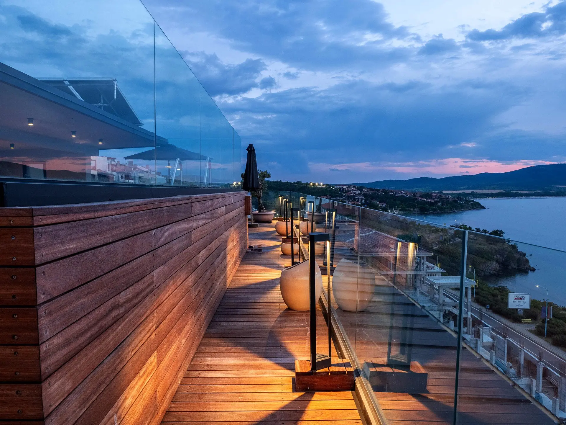 Penthouse with an infinity pool and a view of Marina Port Sozopol
