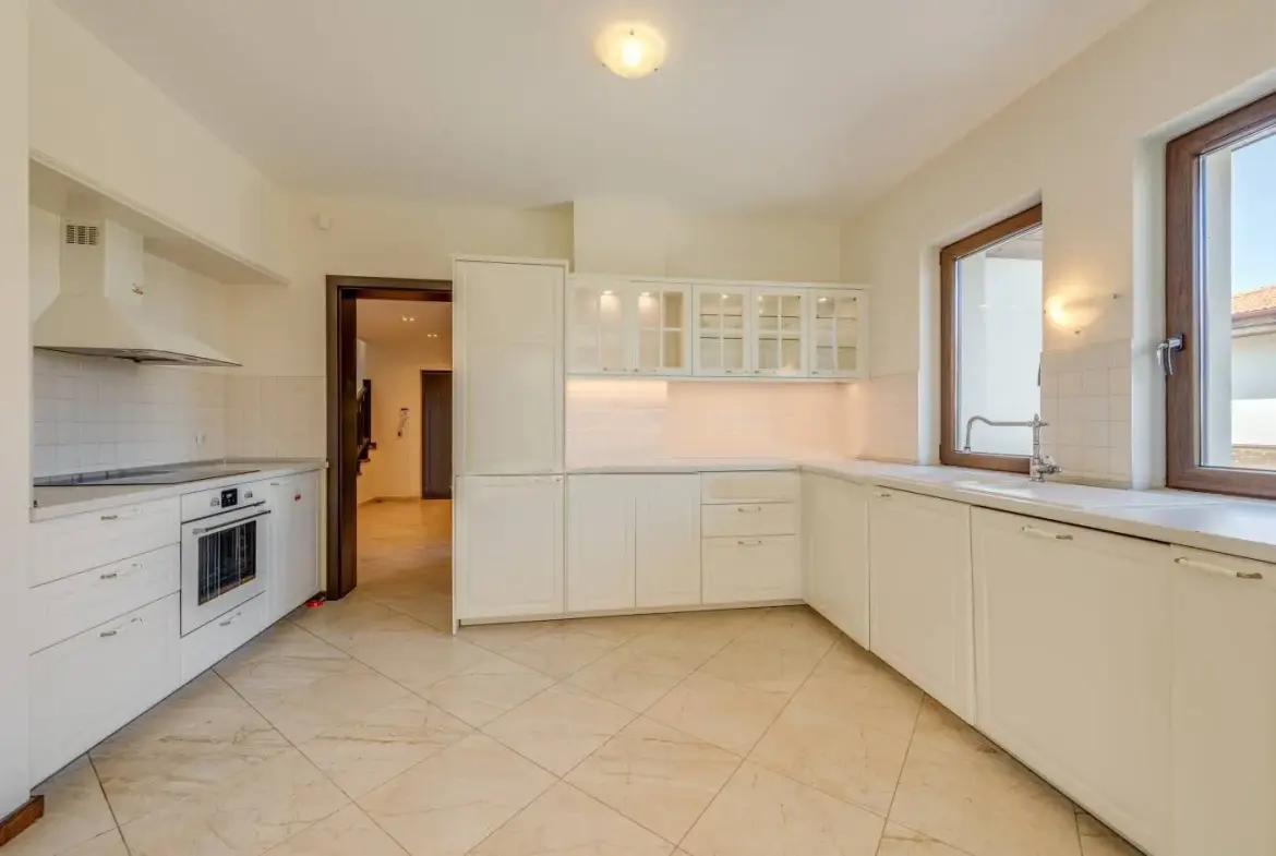 House with its own yard in a gated complex in Bistritsa for sale