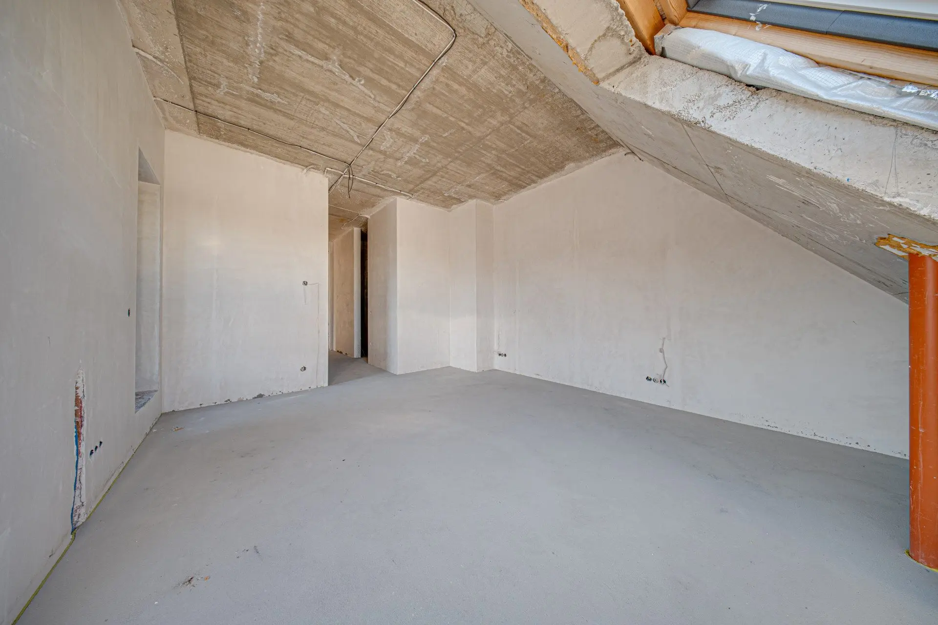 Three-bedroom apartment in a new complex near Paradise Mall