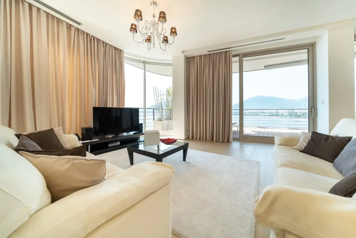 Seaside two-bedroom apartment
