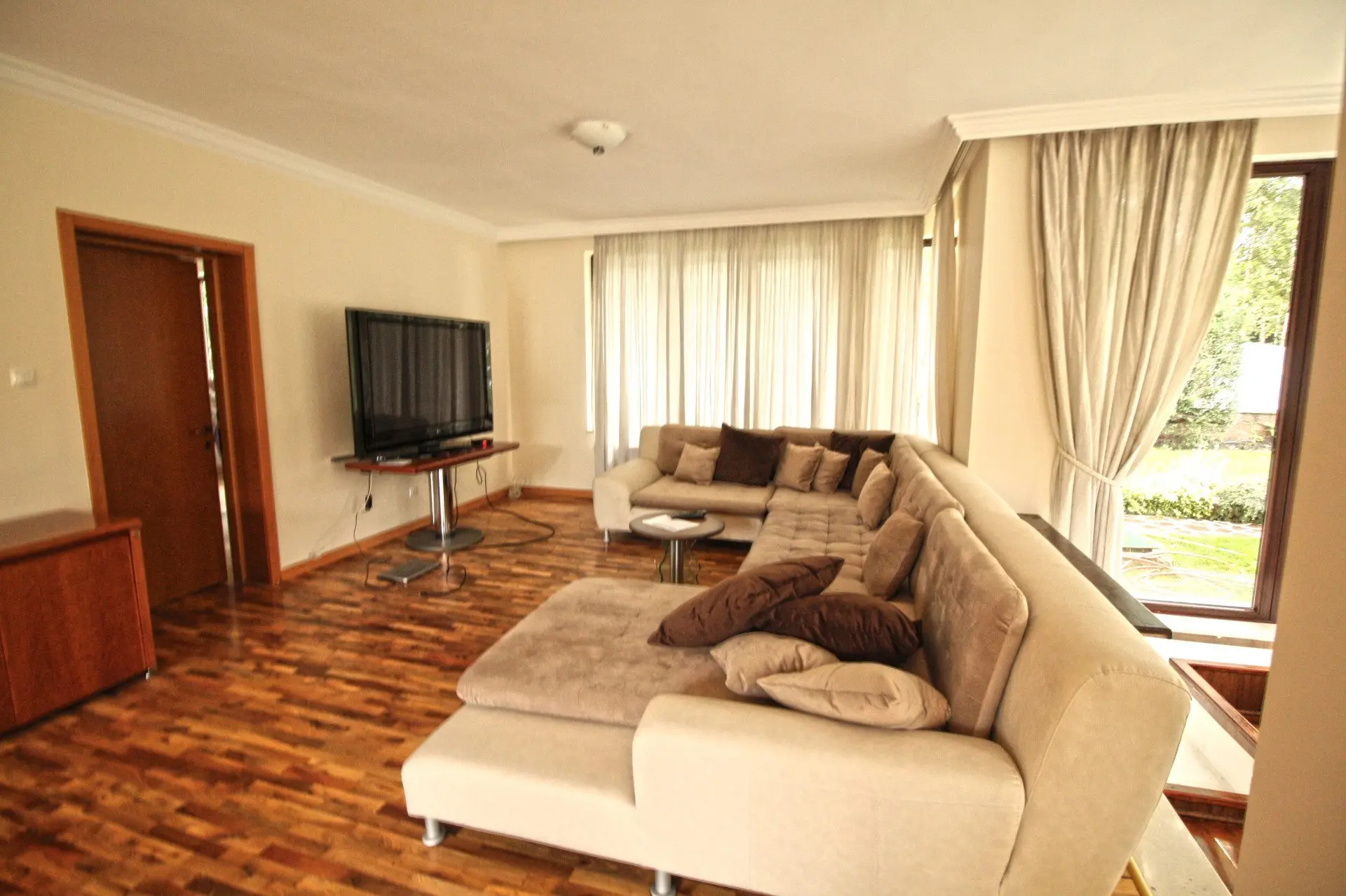 Spacious semi-furnished house in a gated community in Simeonovo.