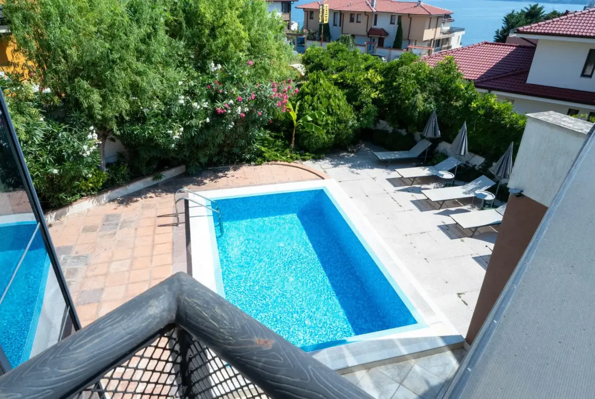 Spacious detached house in excellent condition and swimming pool in Budjaka area
