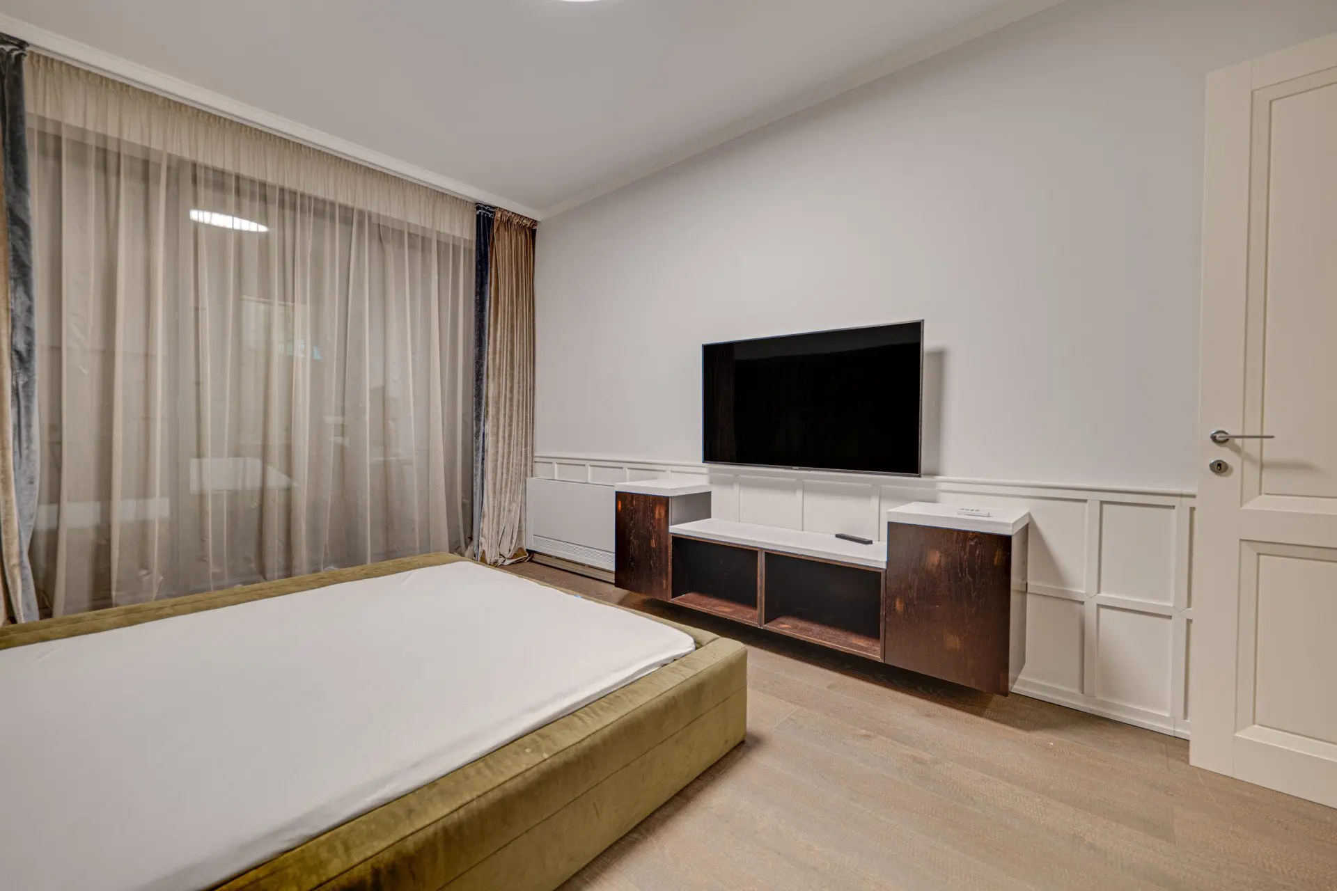 Designer apartment in an iconic building with a parking space included in the price