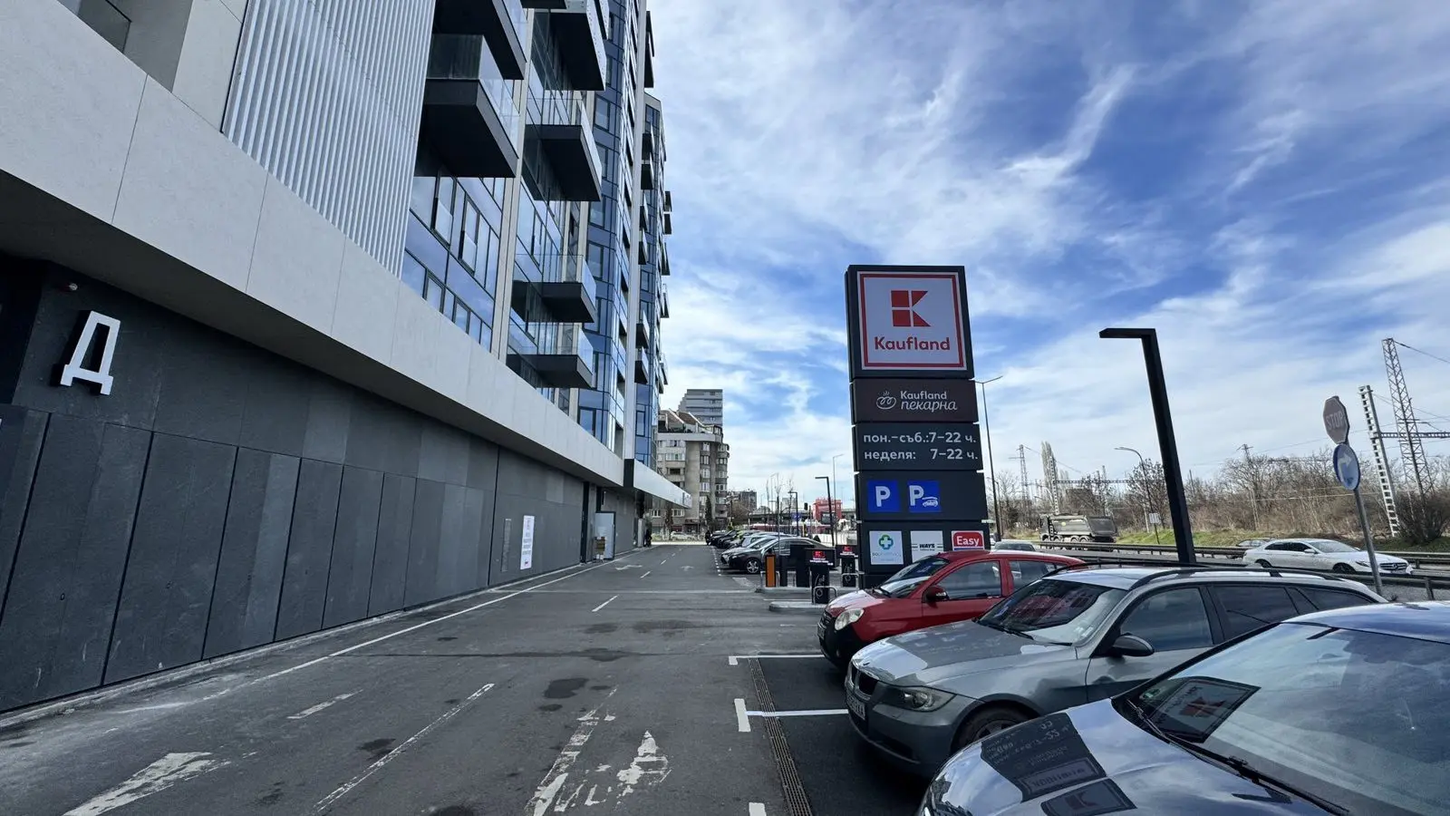 3cf12ead92738974a97370f4acc34886 Three-bedroom apartment in a preferred newly built complex next to Zaimov Park