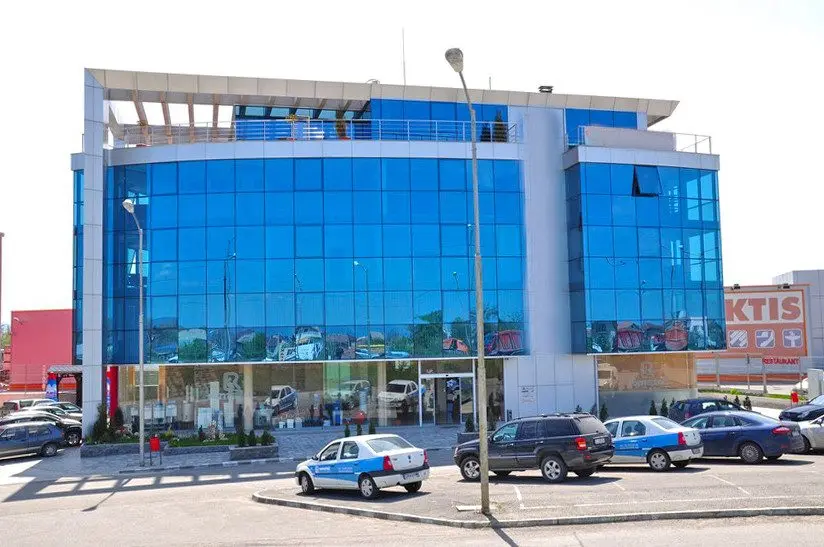 Multifunctional business building with excellent layout and square footage