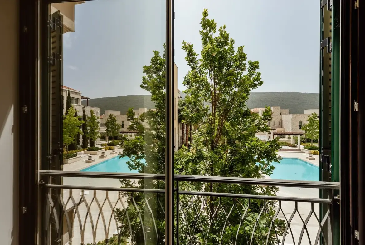 Three-bedroom apartment in Village Residence