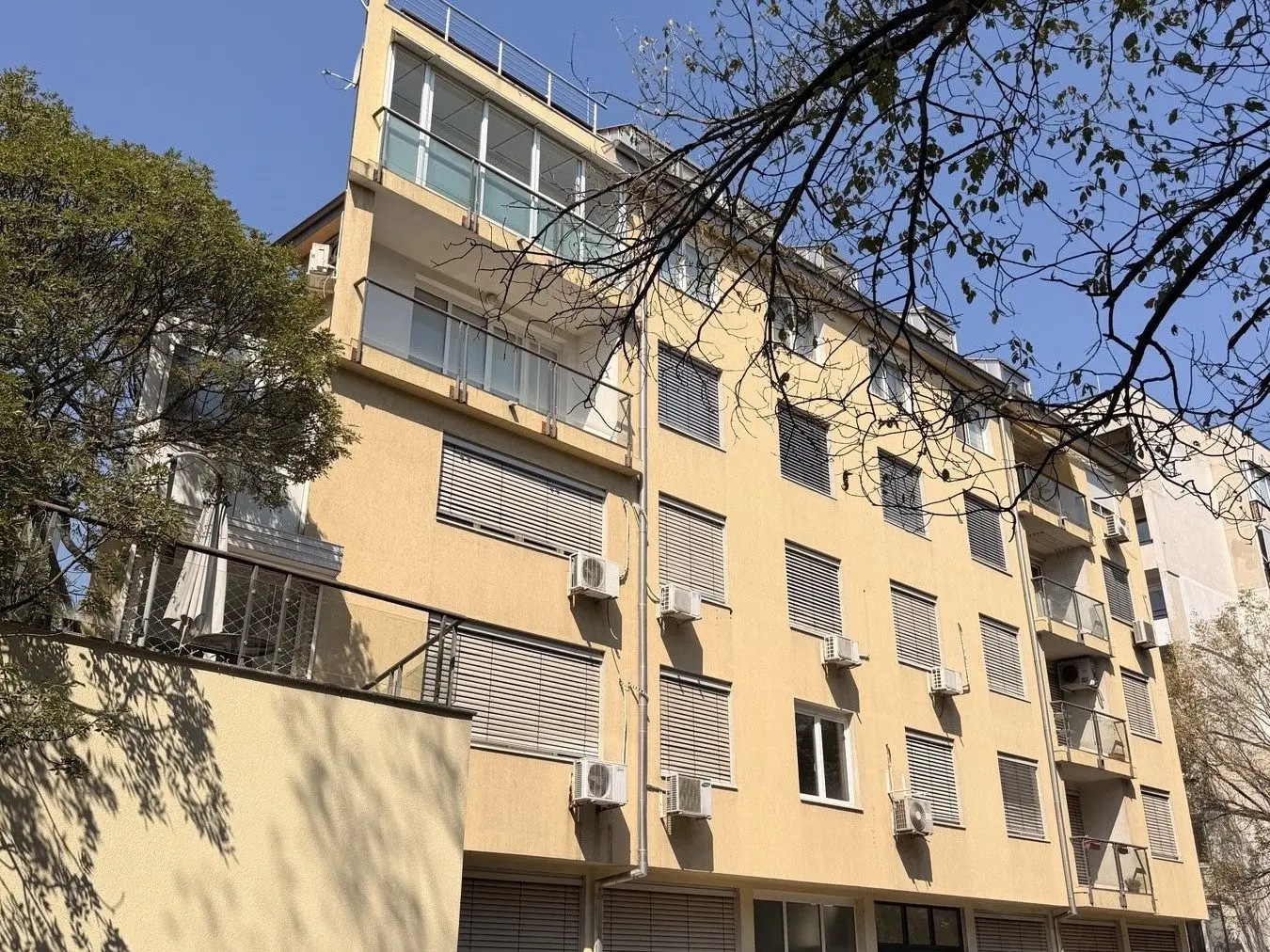 3e9b71b74e7c5d00efbd202e585ec8c4 Spacious apartment for sale in Geo Milev