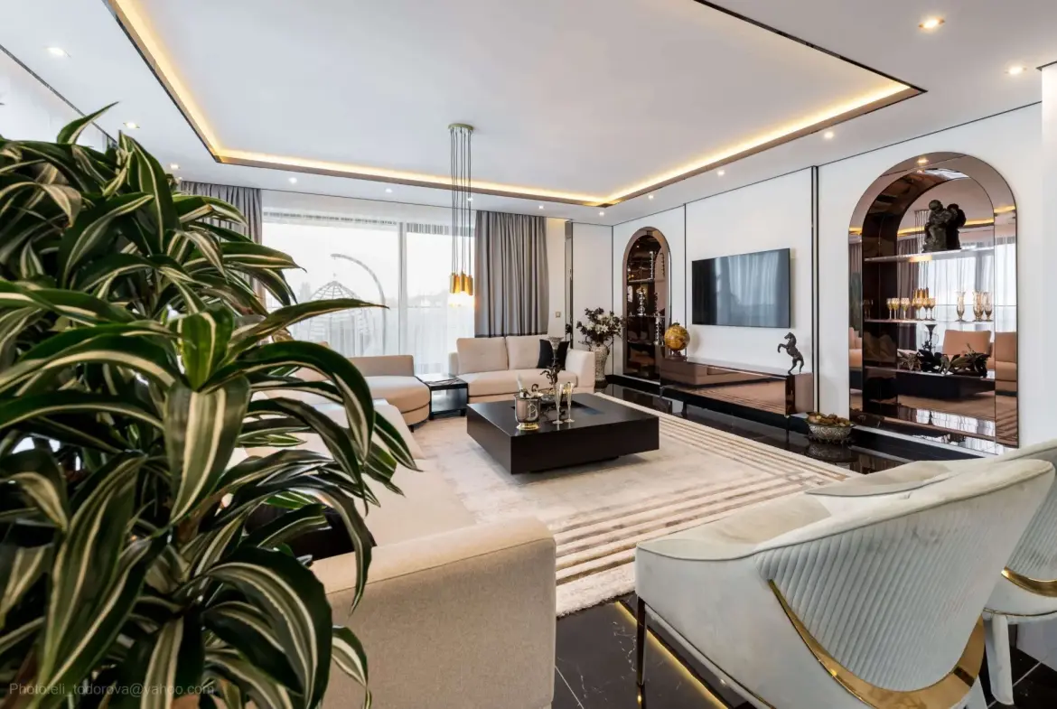 Luxury apartment in a complex on the first line to the beach