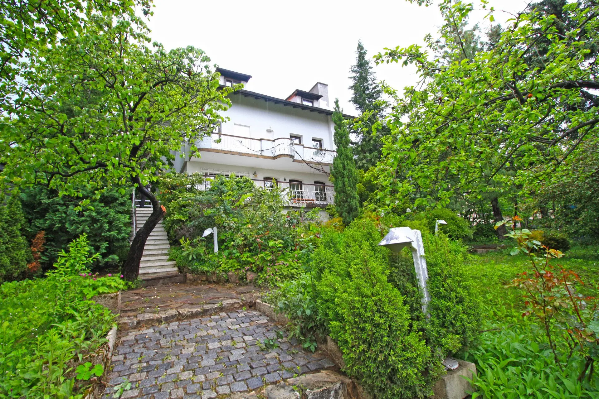 A cozy house with a beautiful yard and a perfect location in Dragalevtsi for sale