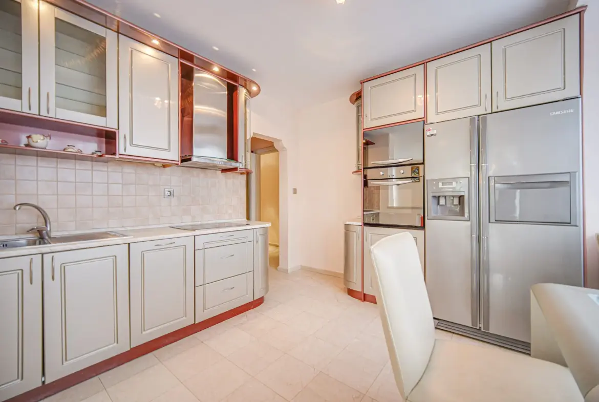 Spacious four-room apartment with panoramic views of Borisova Garden in the heart of Lozenets