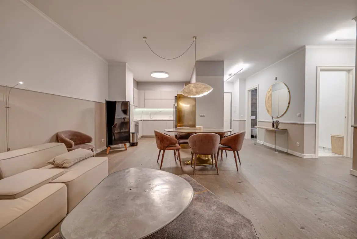 Designer apartment in an iconic building with a parking space included in the price