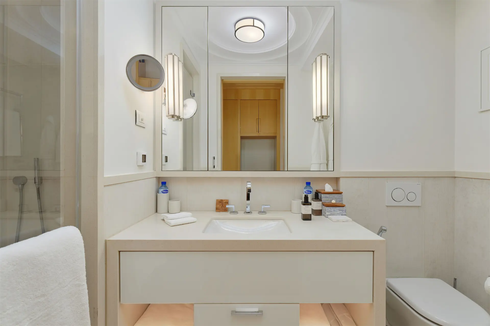41581707-1176-40b1-9efd-bef0c45aeec5 Three-bedroom apartment at Aqua residence available for sale