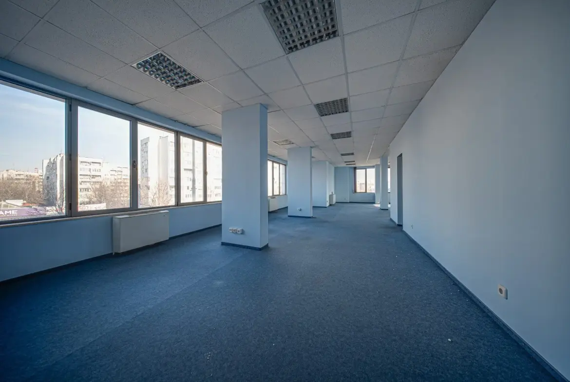 Office building with warehouse in a convenient location in Druzhba 2 district for sale