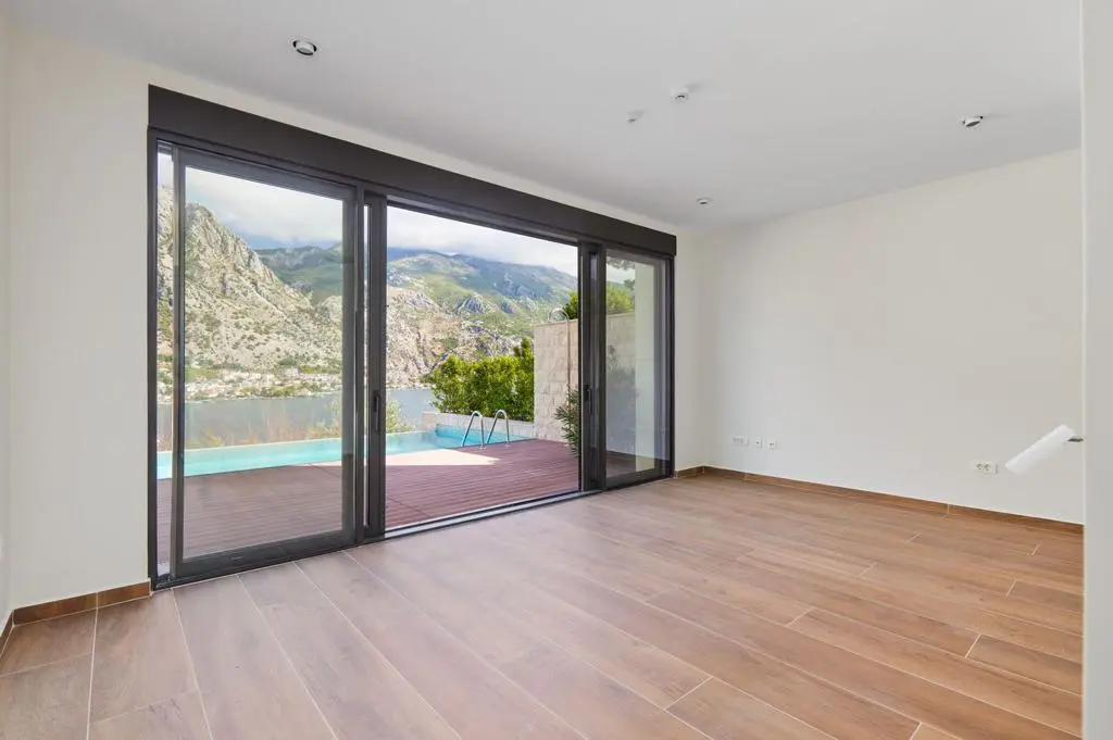 Villa in Prčanj with panoramic view