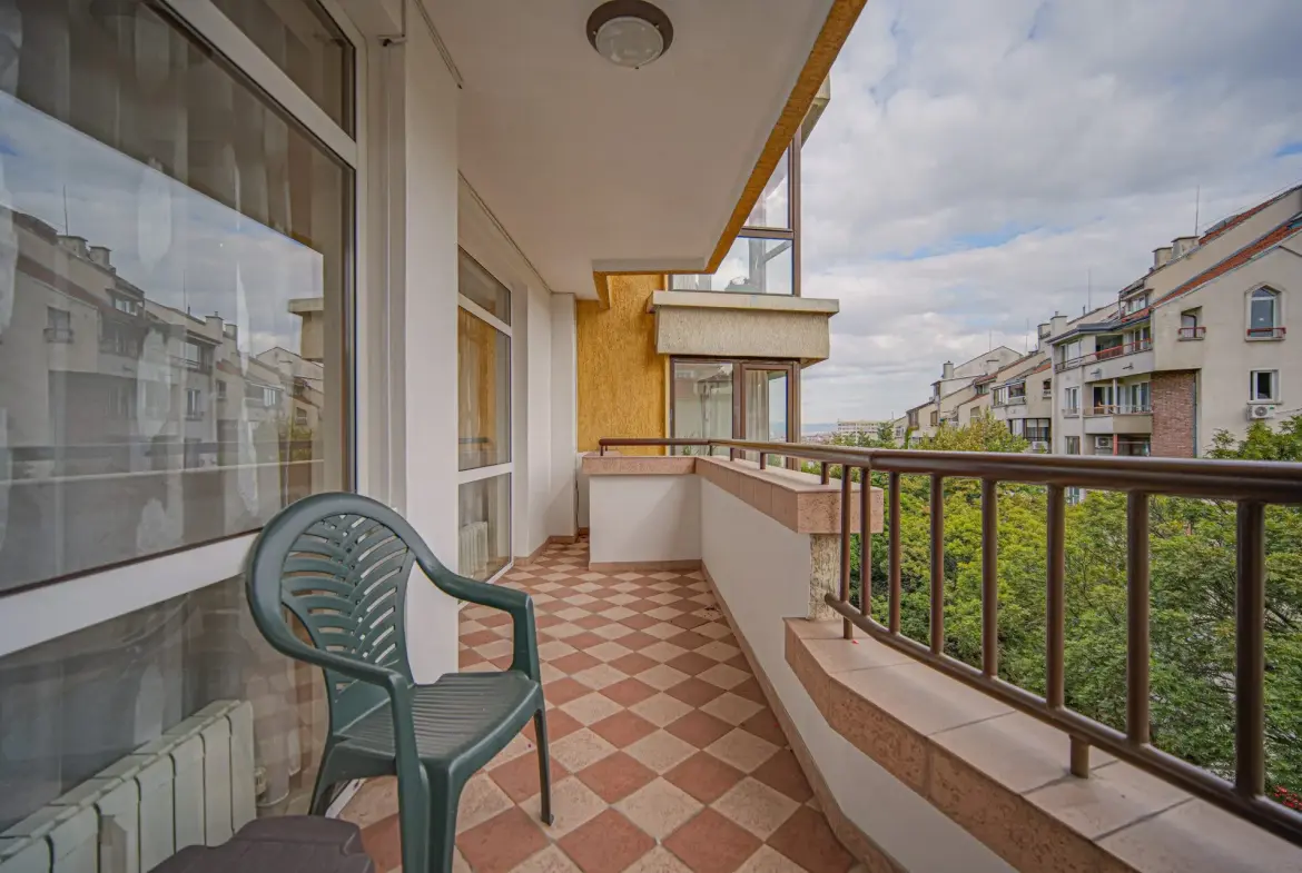 Spacious four-room apartment with panoramic views of Borisova Garden in the heart of Lozenets