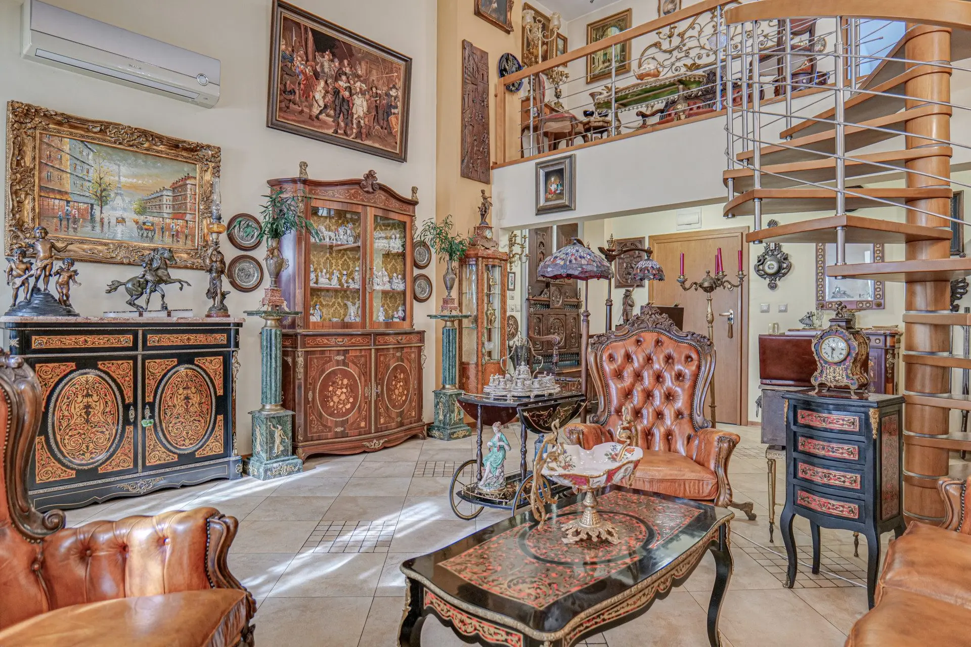 Aristocratic multi-room apartment with unique antiques in Mladost 1 for sale