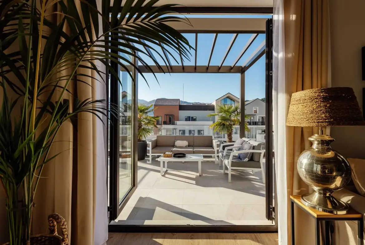 Sea View Penthouse in Boka Place, Porto Montenegro