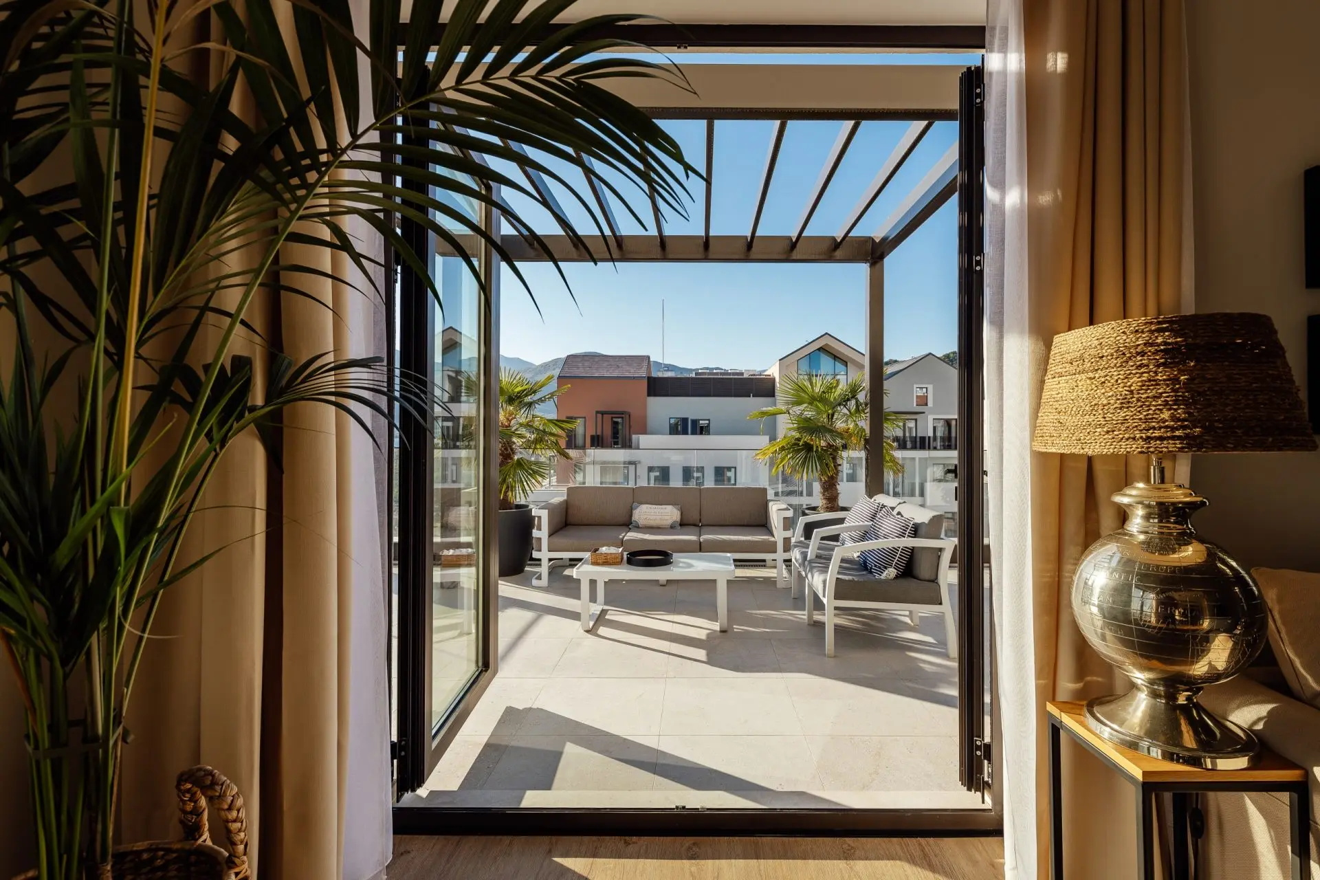 43f6e57a732388109cdb53b2d0b8ca34afa894b5a6cbb86f82dbd3e4ea4057f36824d1744e500 Sea View Penthouse in Boka Place, Porto Montenegro