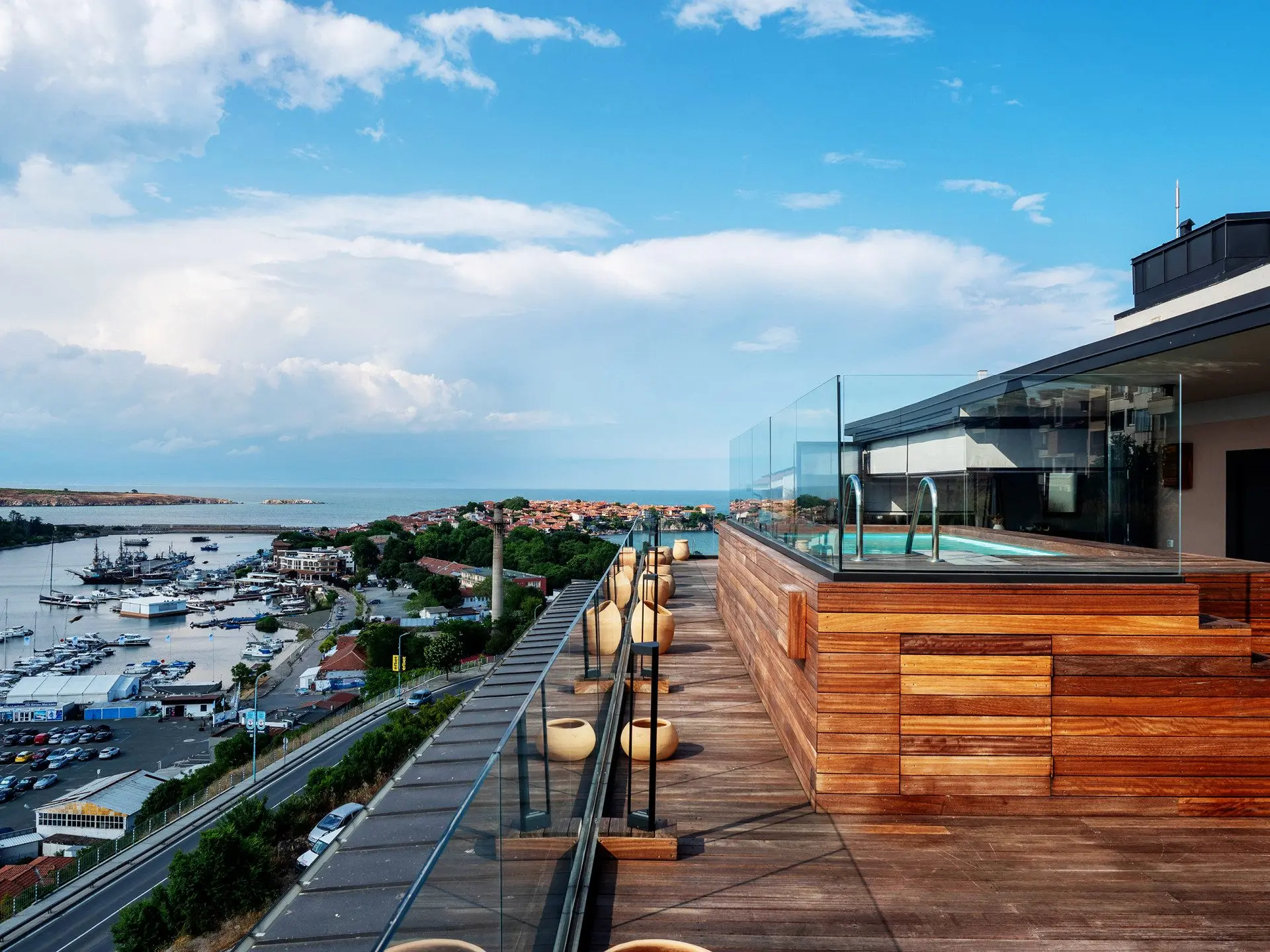 Penthouse with an infinity pool and a view of Marina Port Sozopol