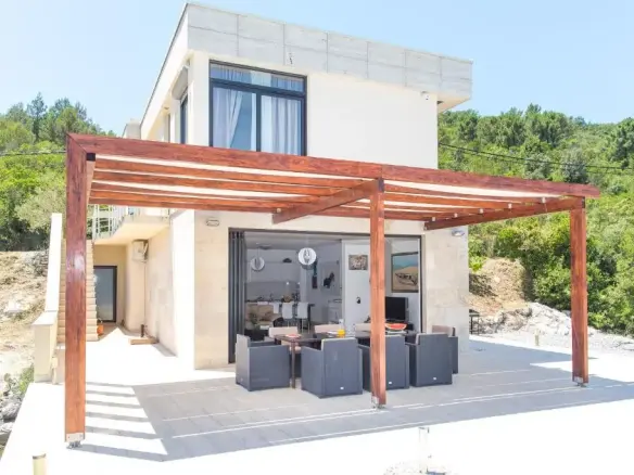 Villa first line to the sea