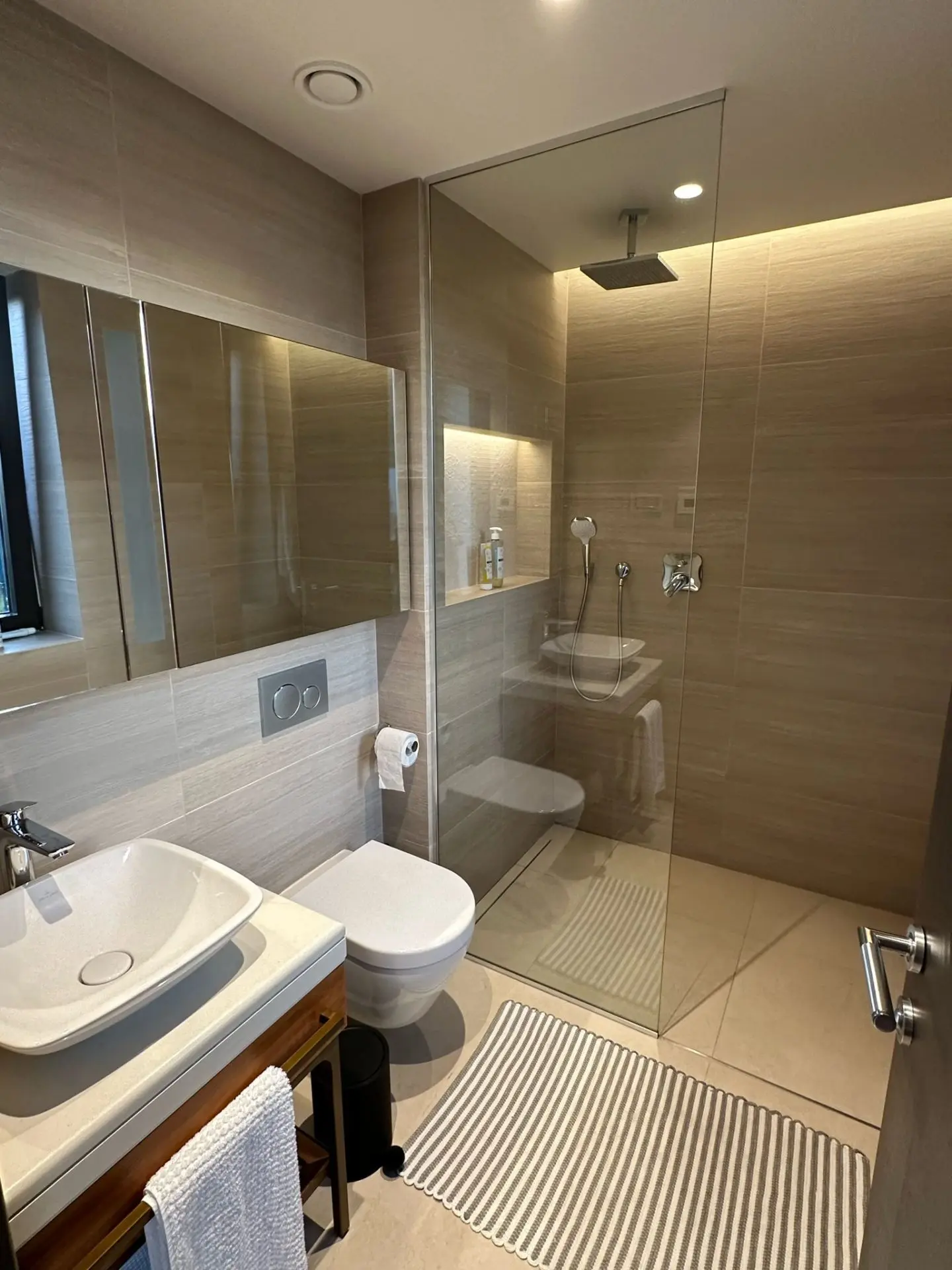 Three-Bedroom Apartment, Portonovi