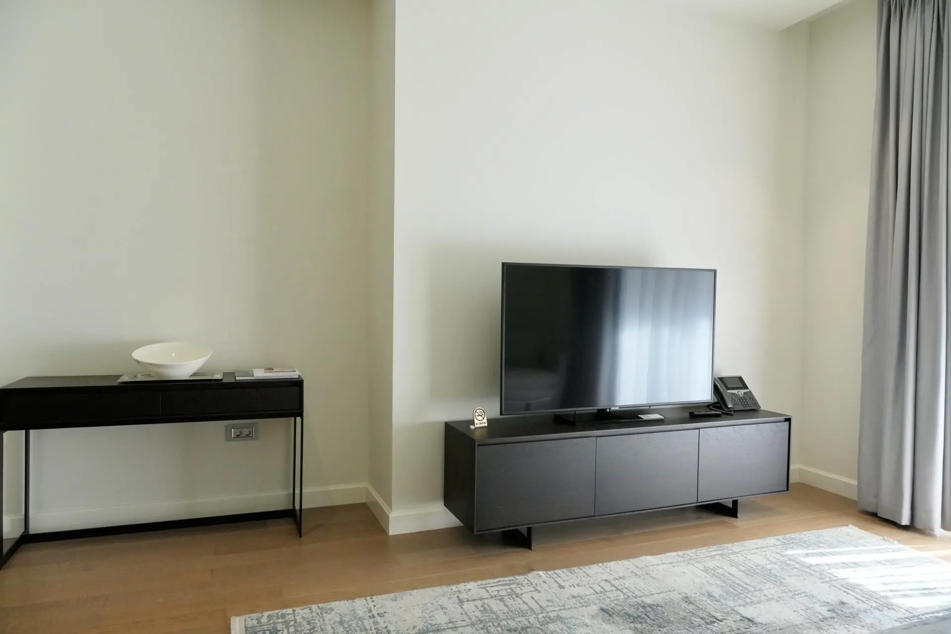 Luxury furnished 1bdr Apartment, with direct access to a swimming pool