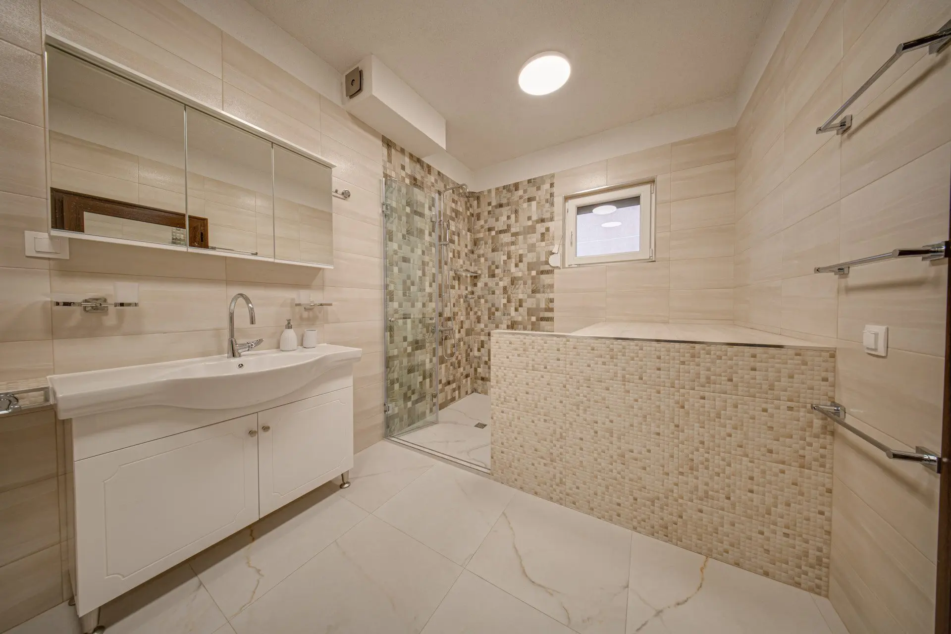 Fully renovated and partially furnished house in Oborishte for sale