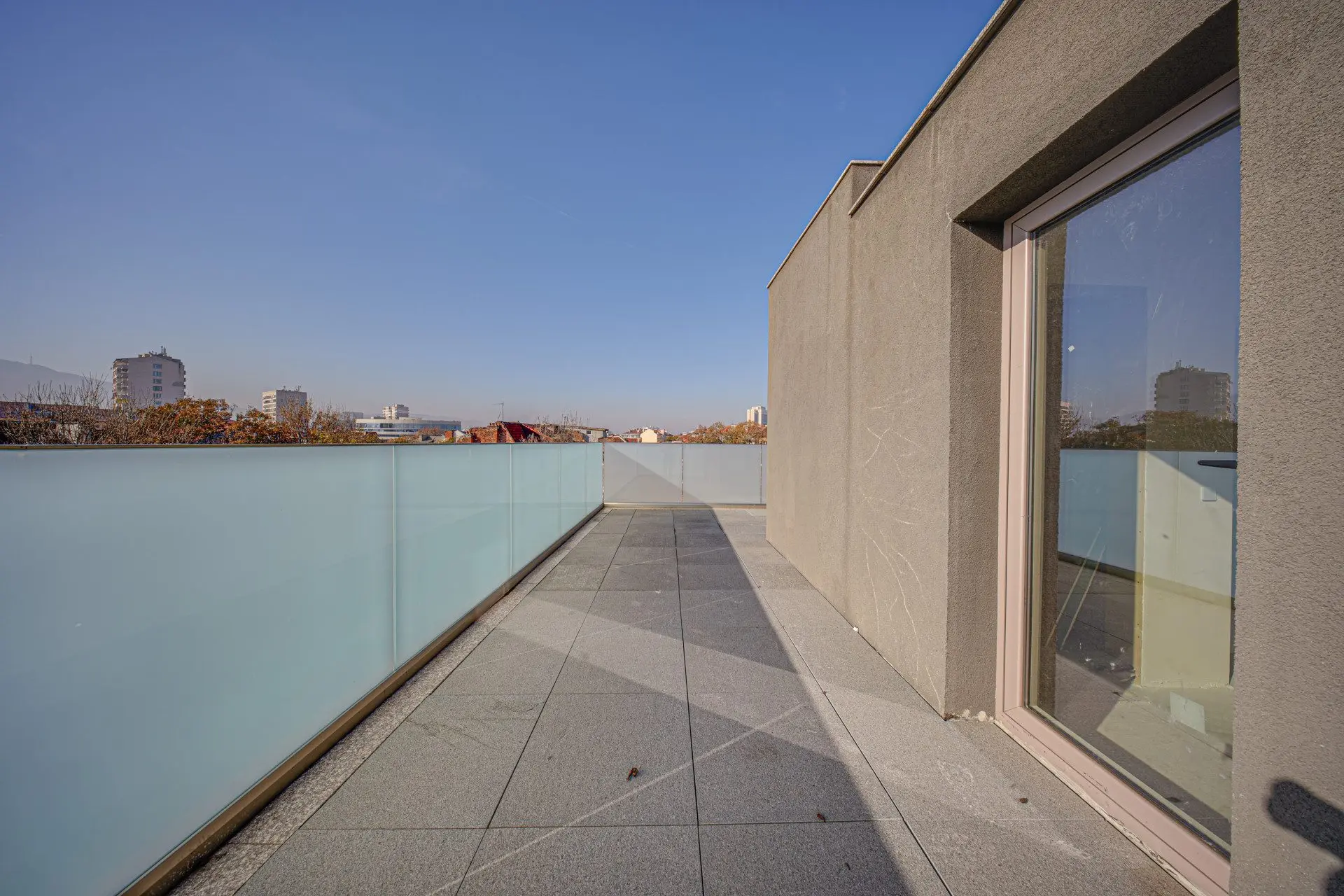 Penthouse with a panoramic terrace next to the National Palace of Culture for sale