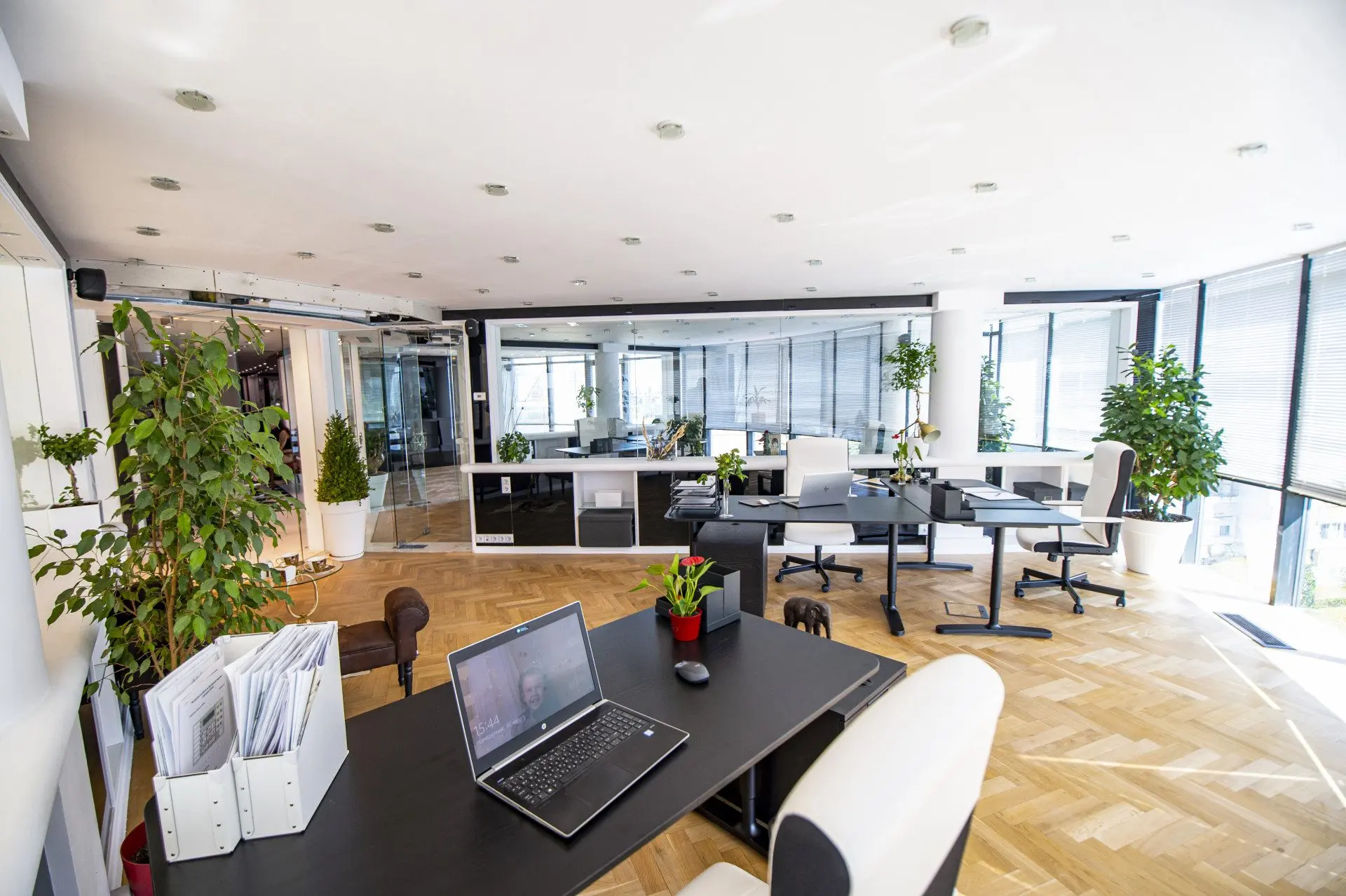 48346dfe66c648d6a3dabd93746a7a60 Spacious floor of a business building located in Hadji Dimitar district