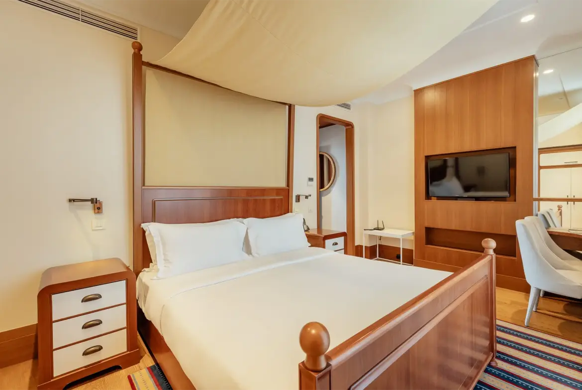 Luxurious penthouse within the Regent 5* hotel, Porto Montenegro