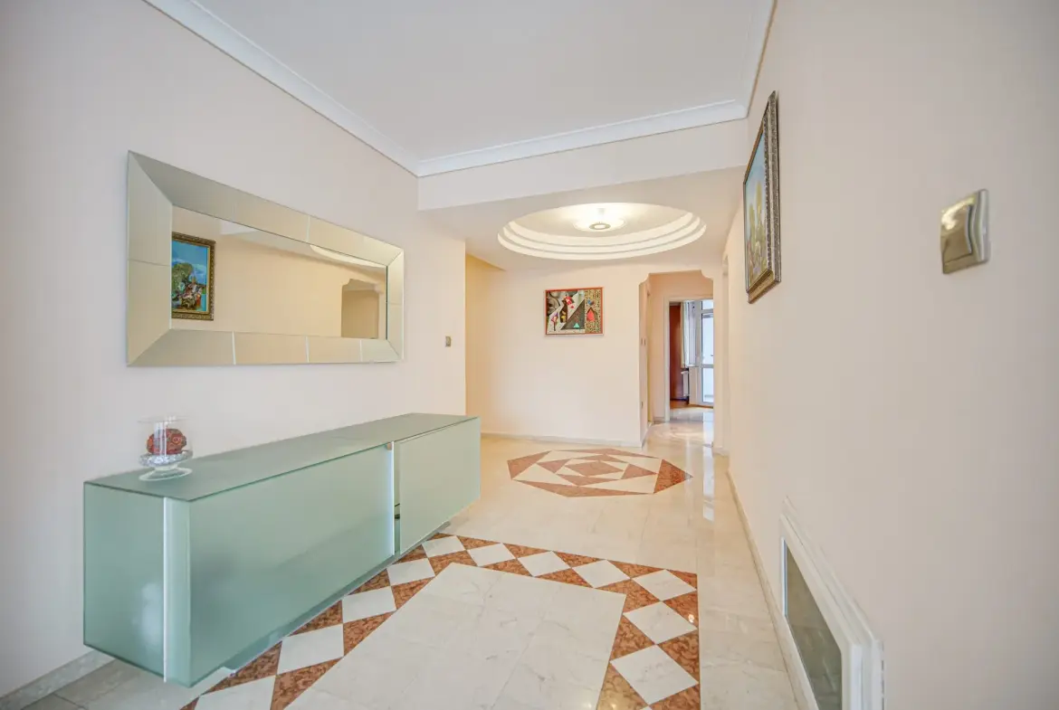 Spacious four-room apartment with panoramic views of Borisova Garden in the heart of Lozenets