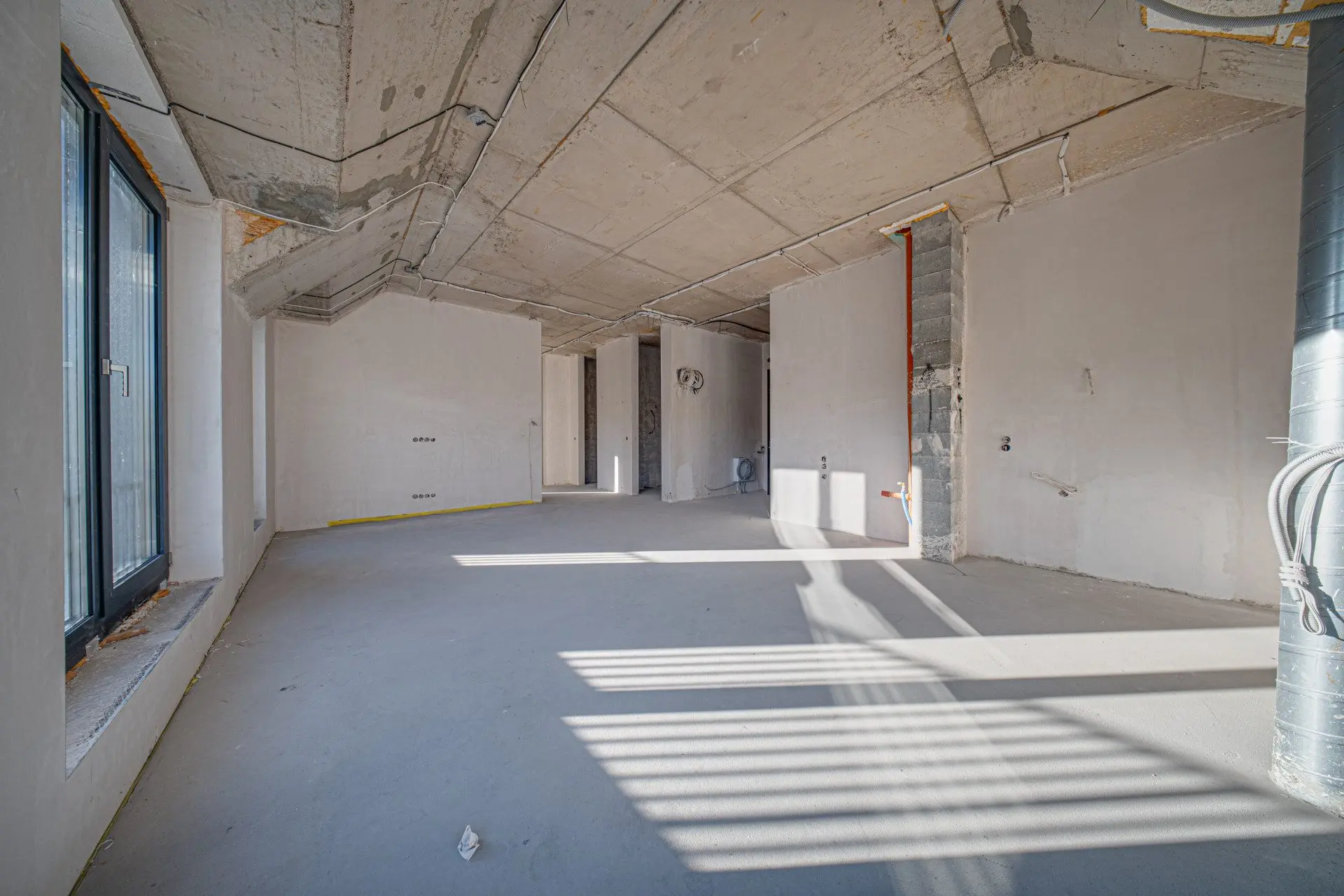 Three-bedroom apartment in a new complex near Paradise Mall