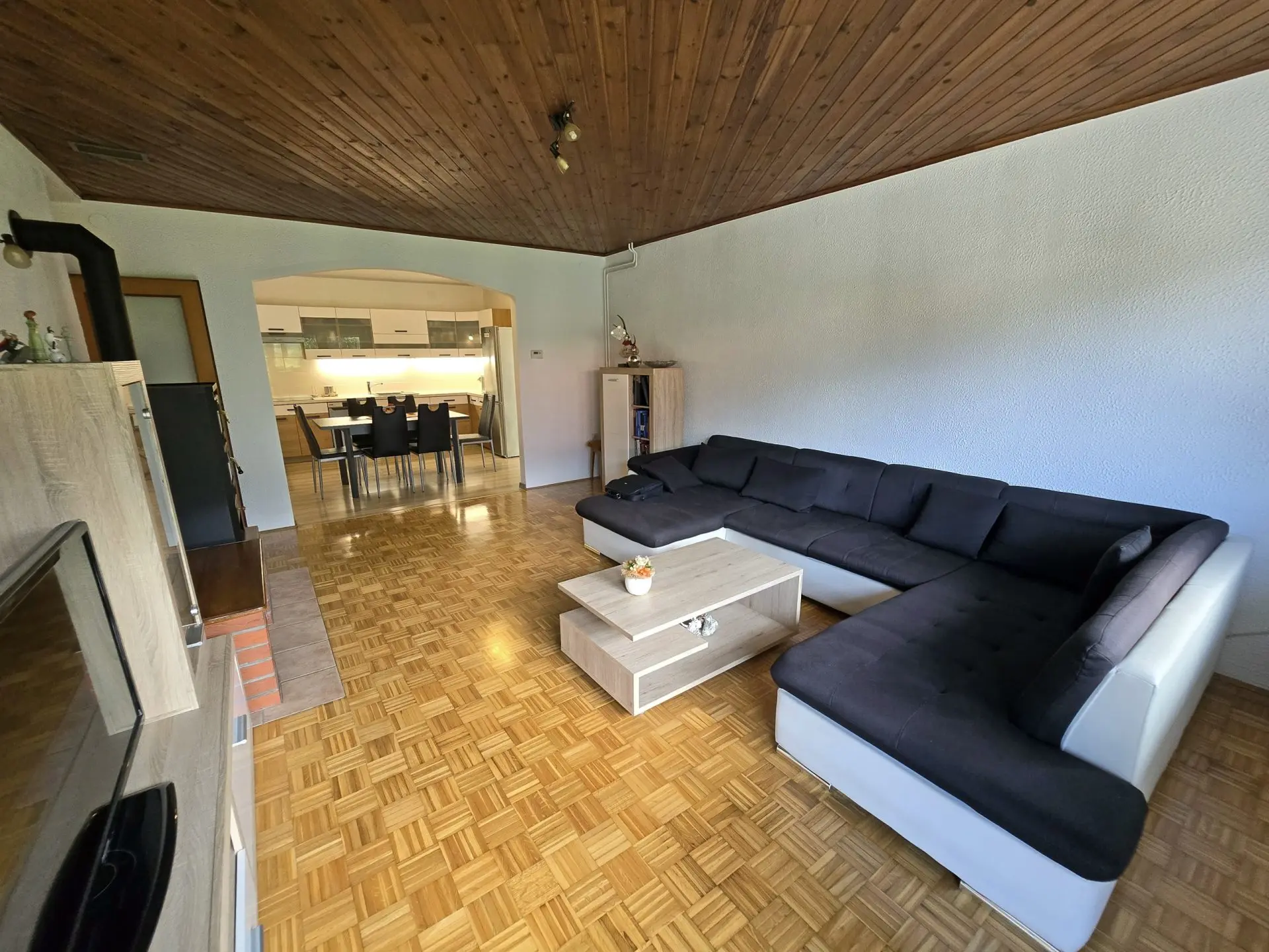 Soca Area – Kobarid, Spacious house with commercial space