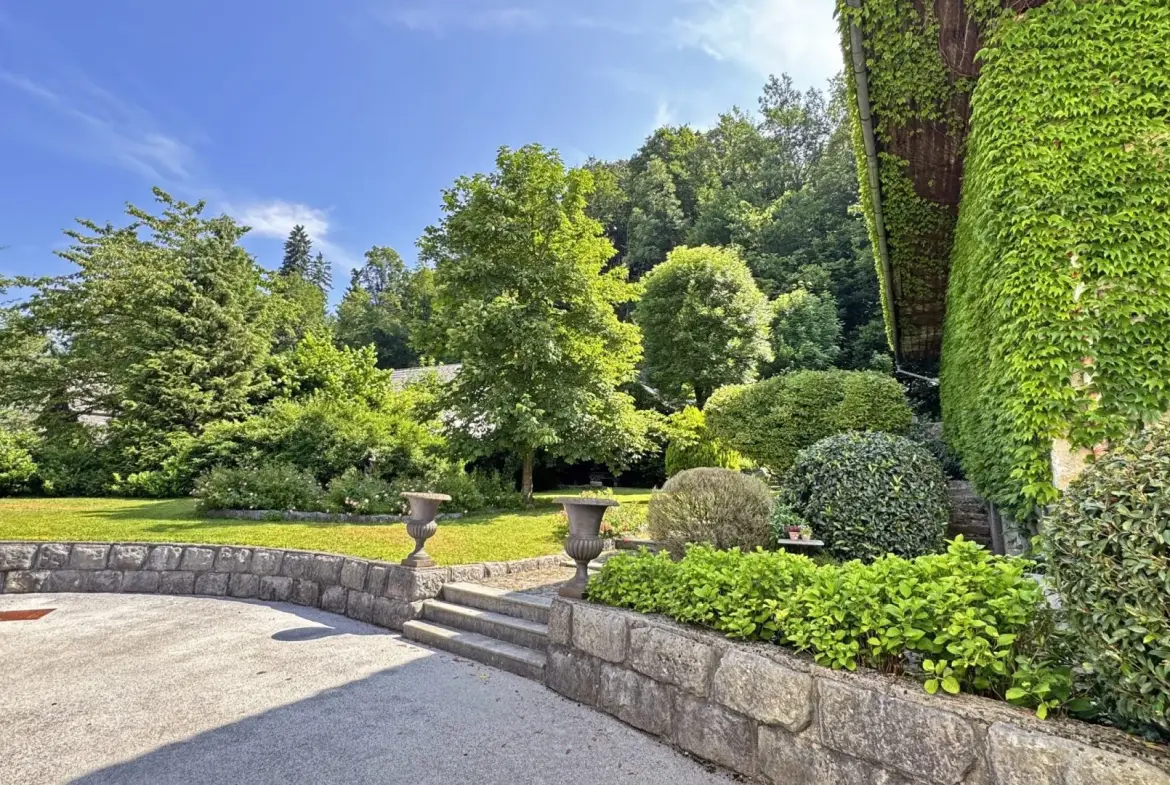 Kranj Area – Spacious Estate with Great Potential