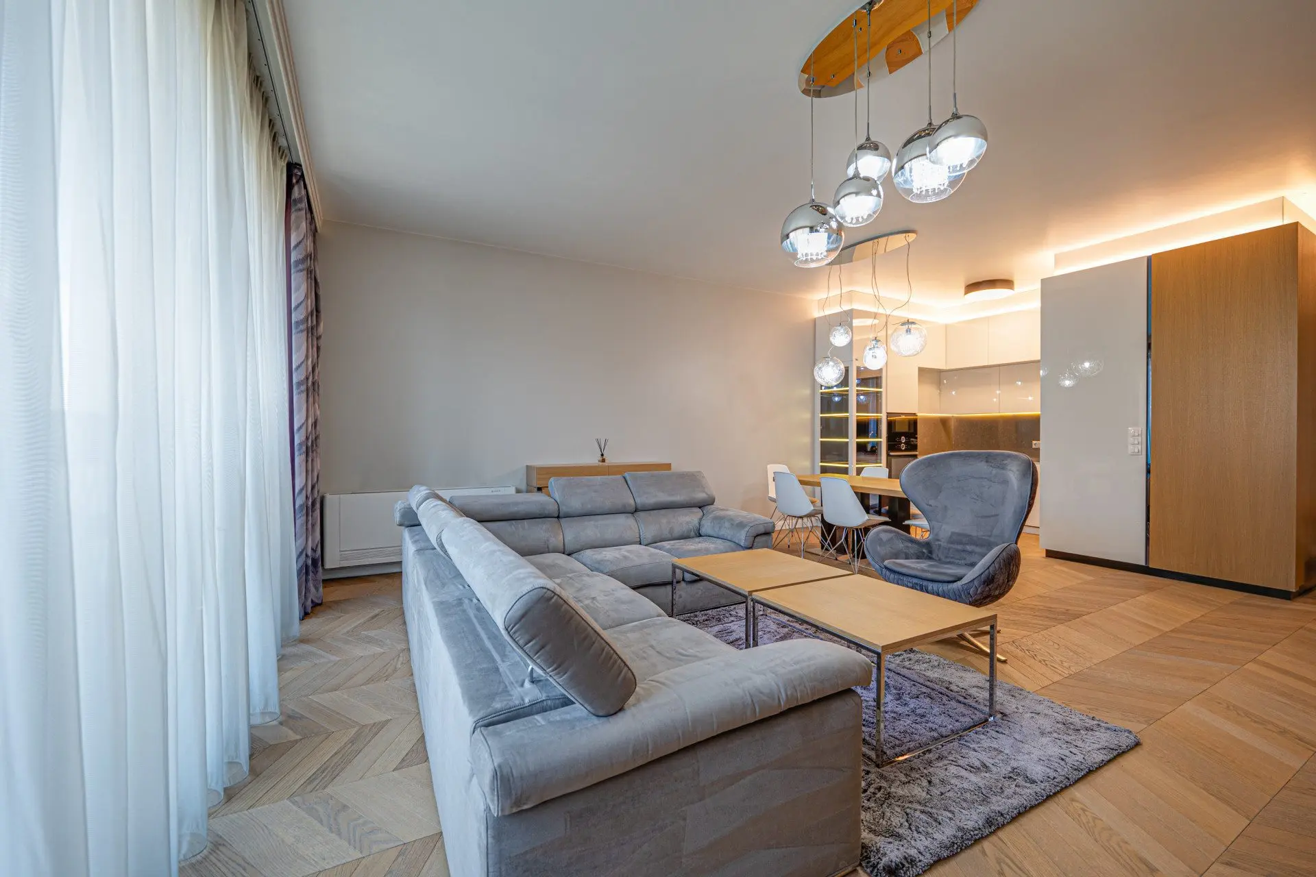 Elegant two-bedroom residence with a contemporary interior in a prestigious building