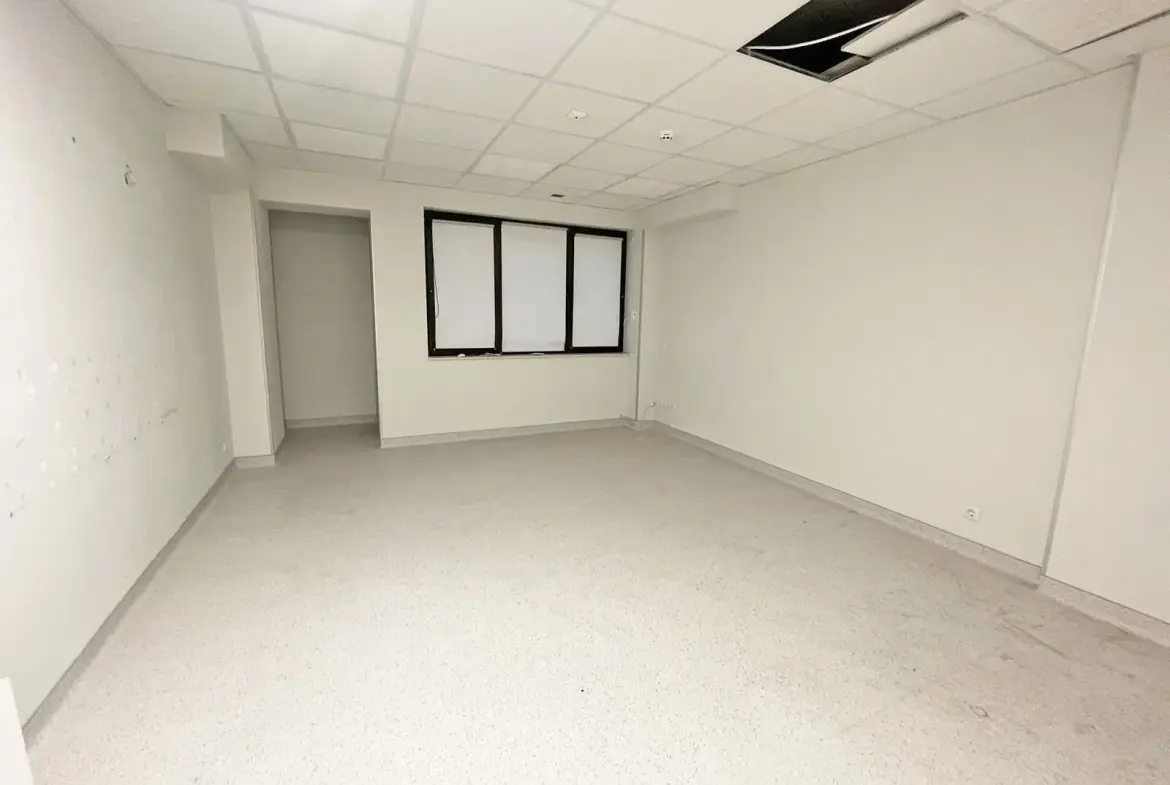 Spacious office with a top location on Moskovska Street for sale