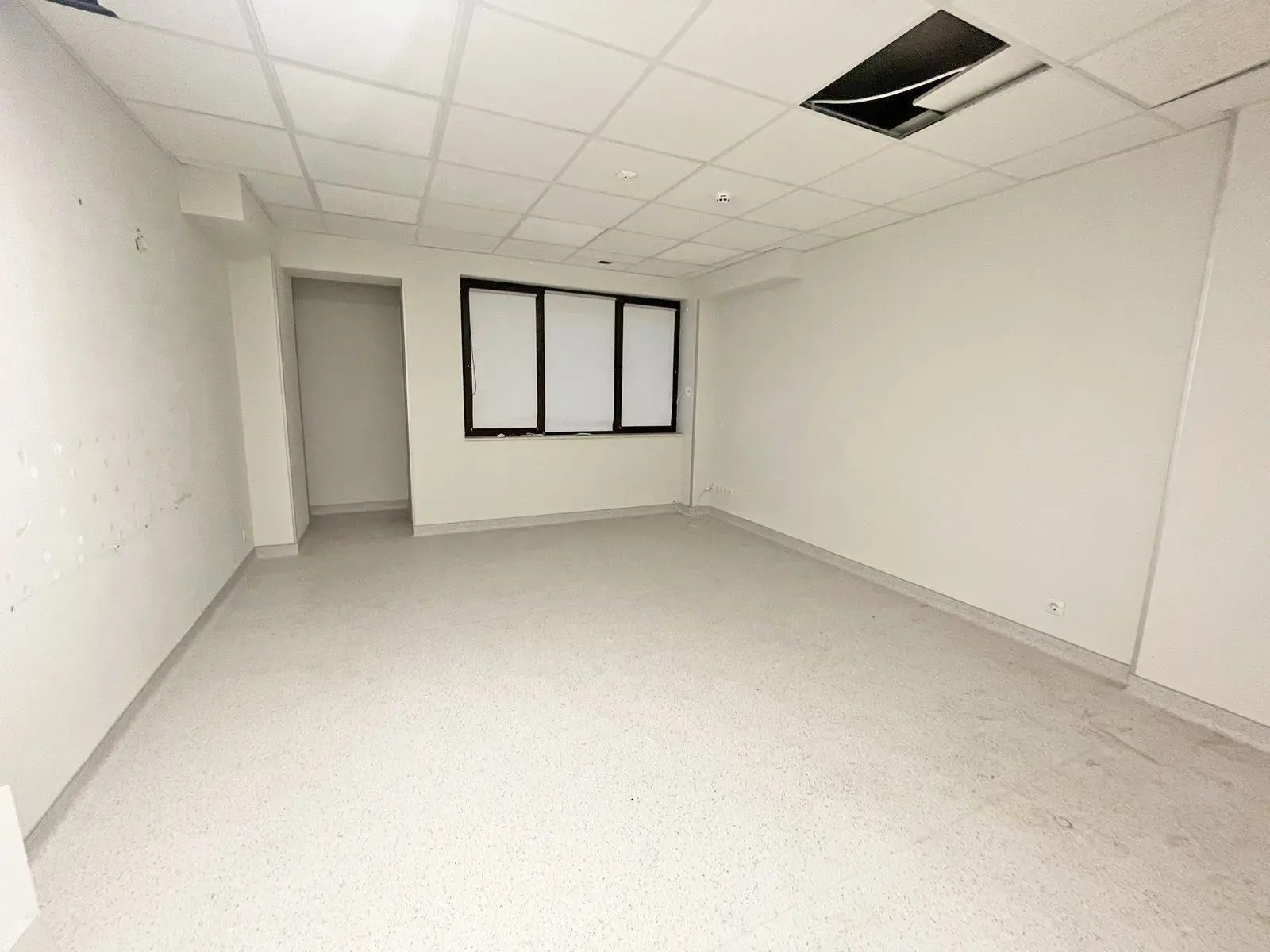 Spacious office with a top location on Moskovska Street for sale
