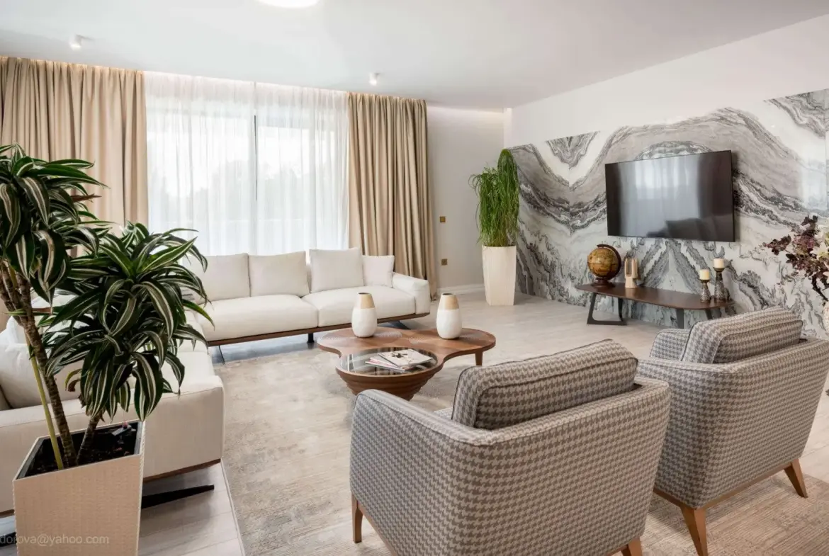 Luxury apartment next to the beach with a sea view