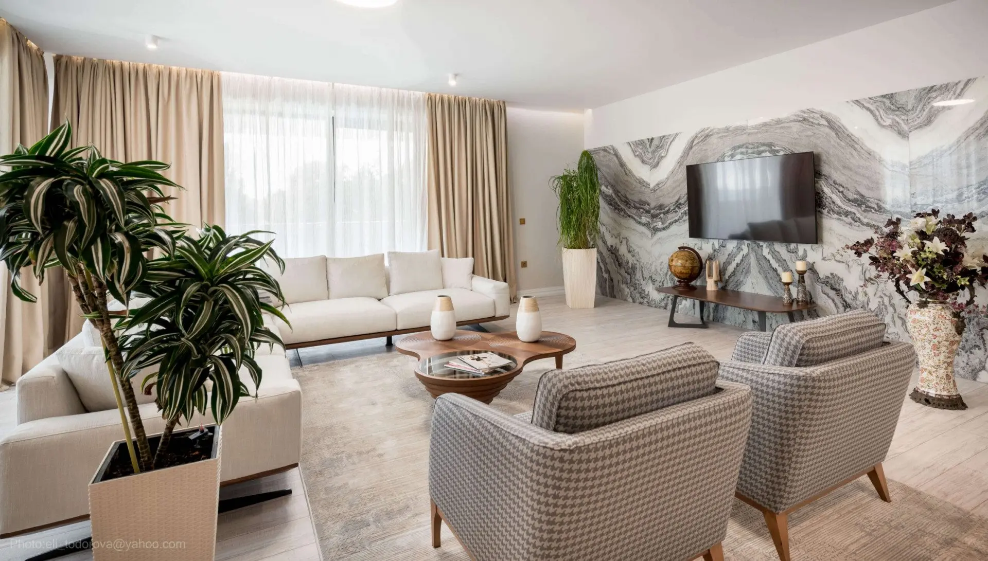 Luxury apartment next to the beach with a sea view