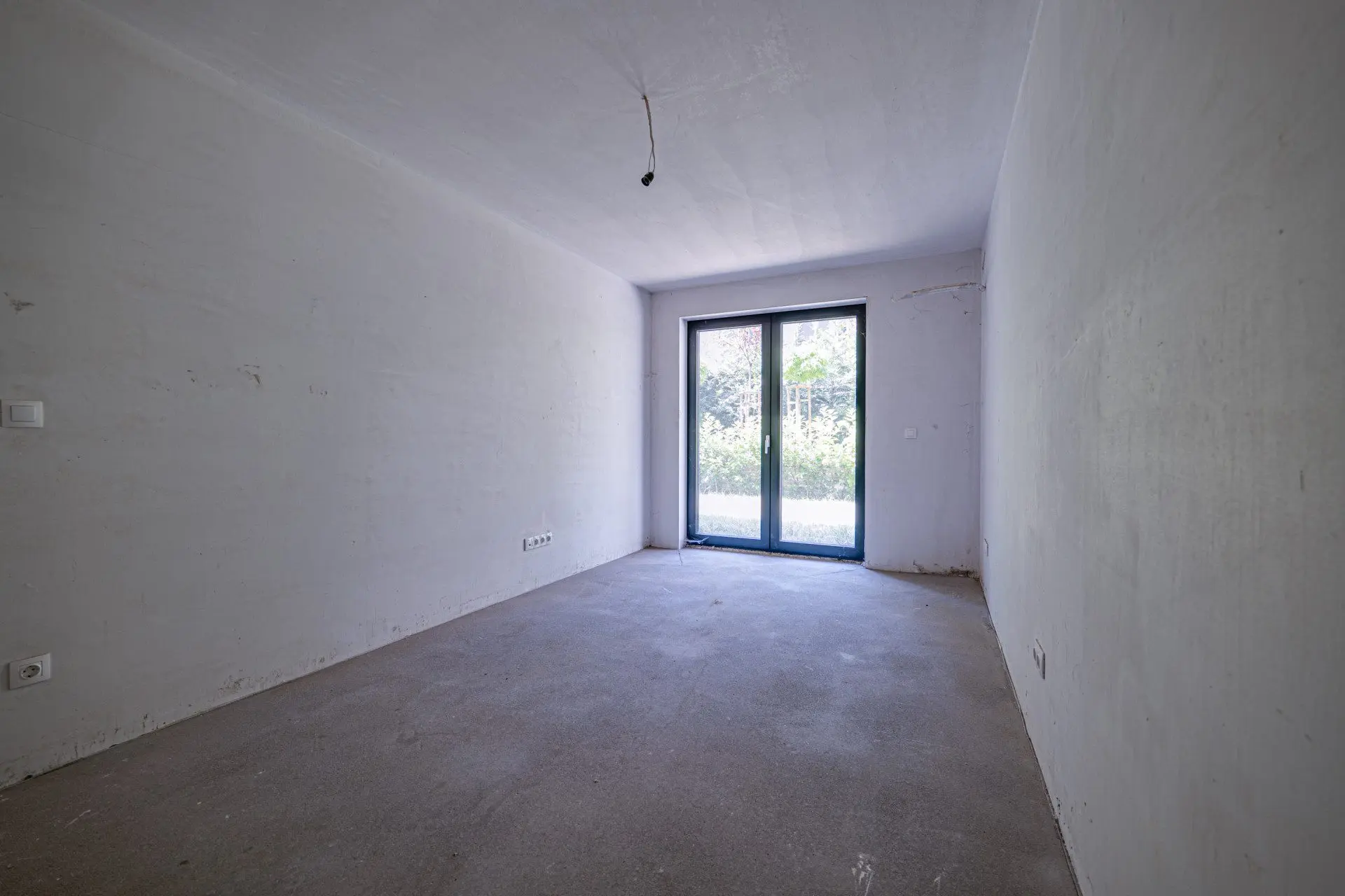 Apartment with a spacious private yard and a garage with direct indoor access in downtown Sofia
