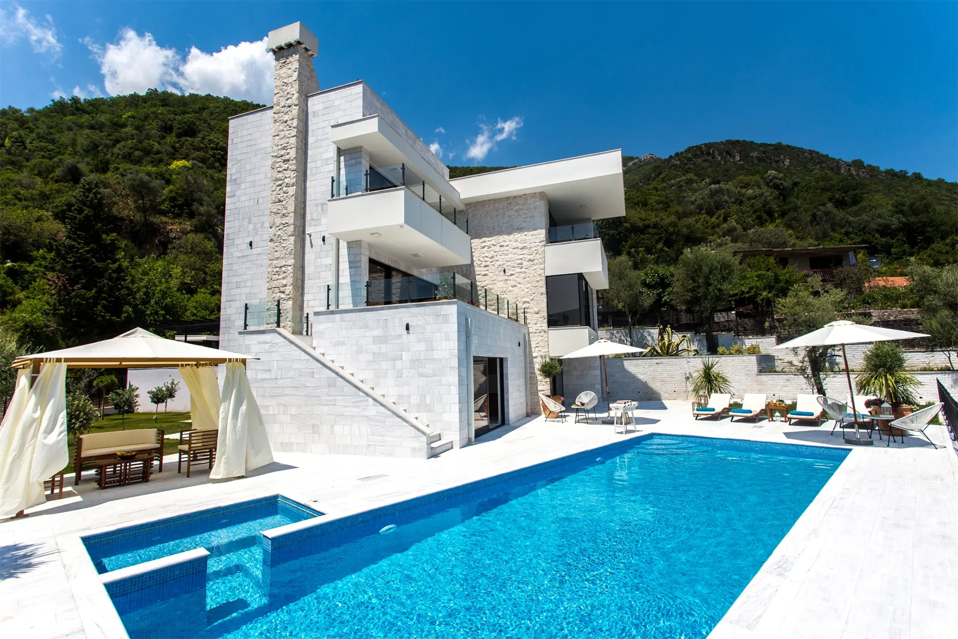 Stunning 5-Bedroom Villa for Sale in Djenovici, Herceg Novi