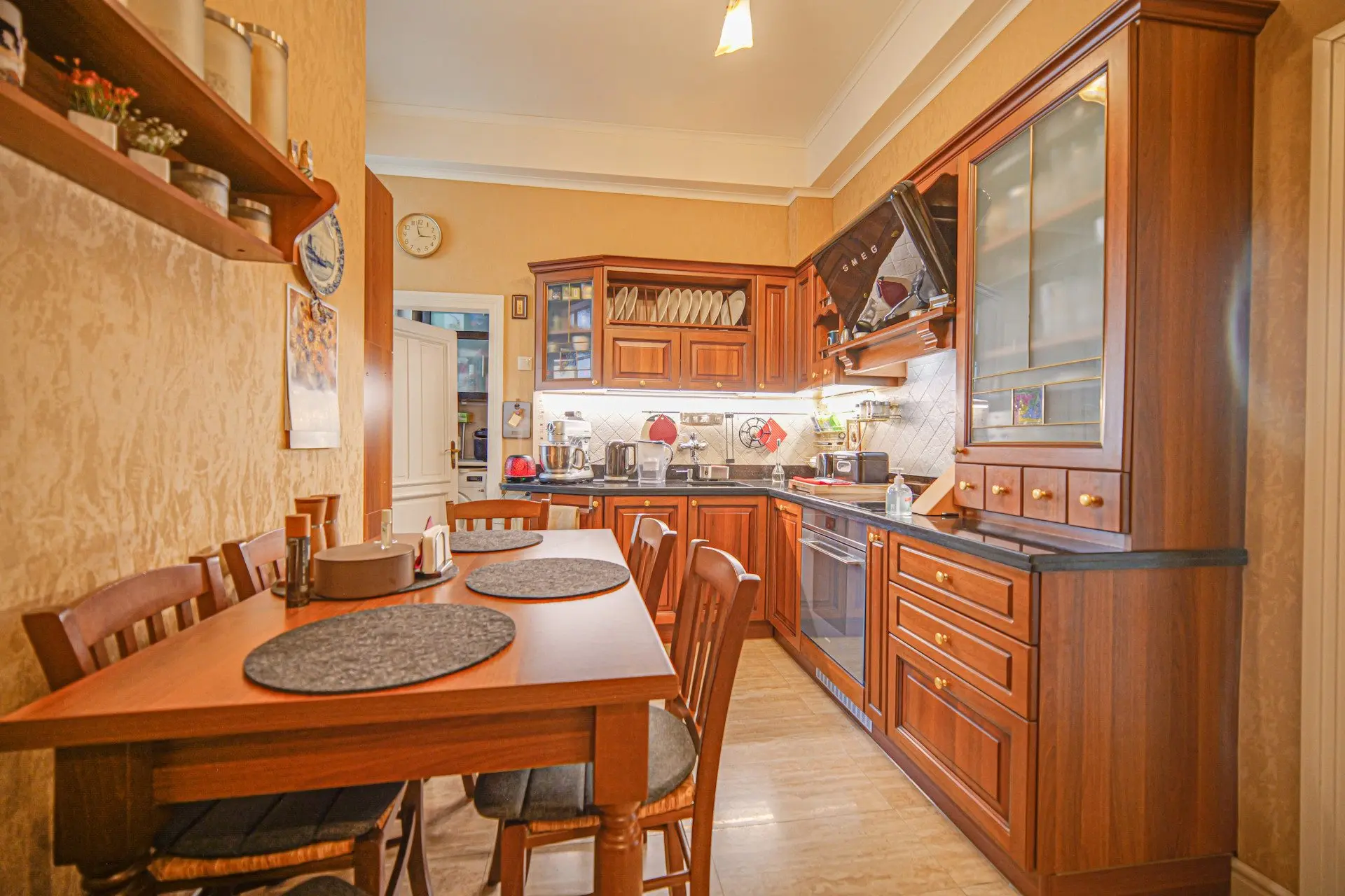 4cd14af5b1341b37718c4e74f0bd2160 Elegant apartment with panoramic views in the heart of Sofia for sale