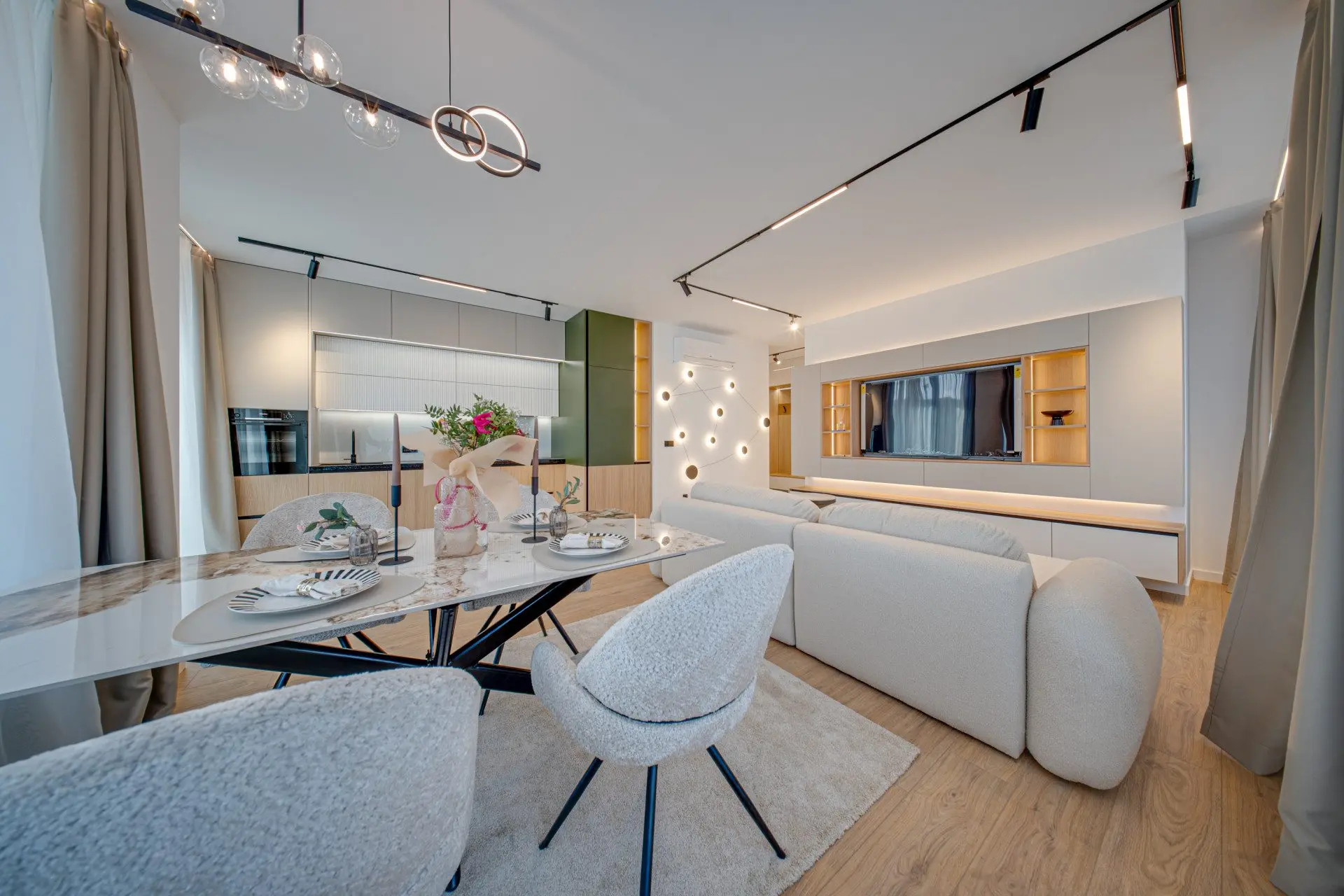 4d5e881287a83babd9bb22a2bb8d8e99 Luxurious two-bedroom apartment in an iconic, innovative building Kosher