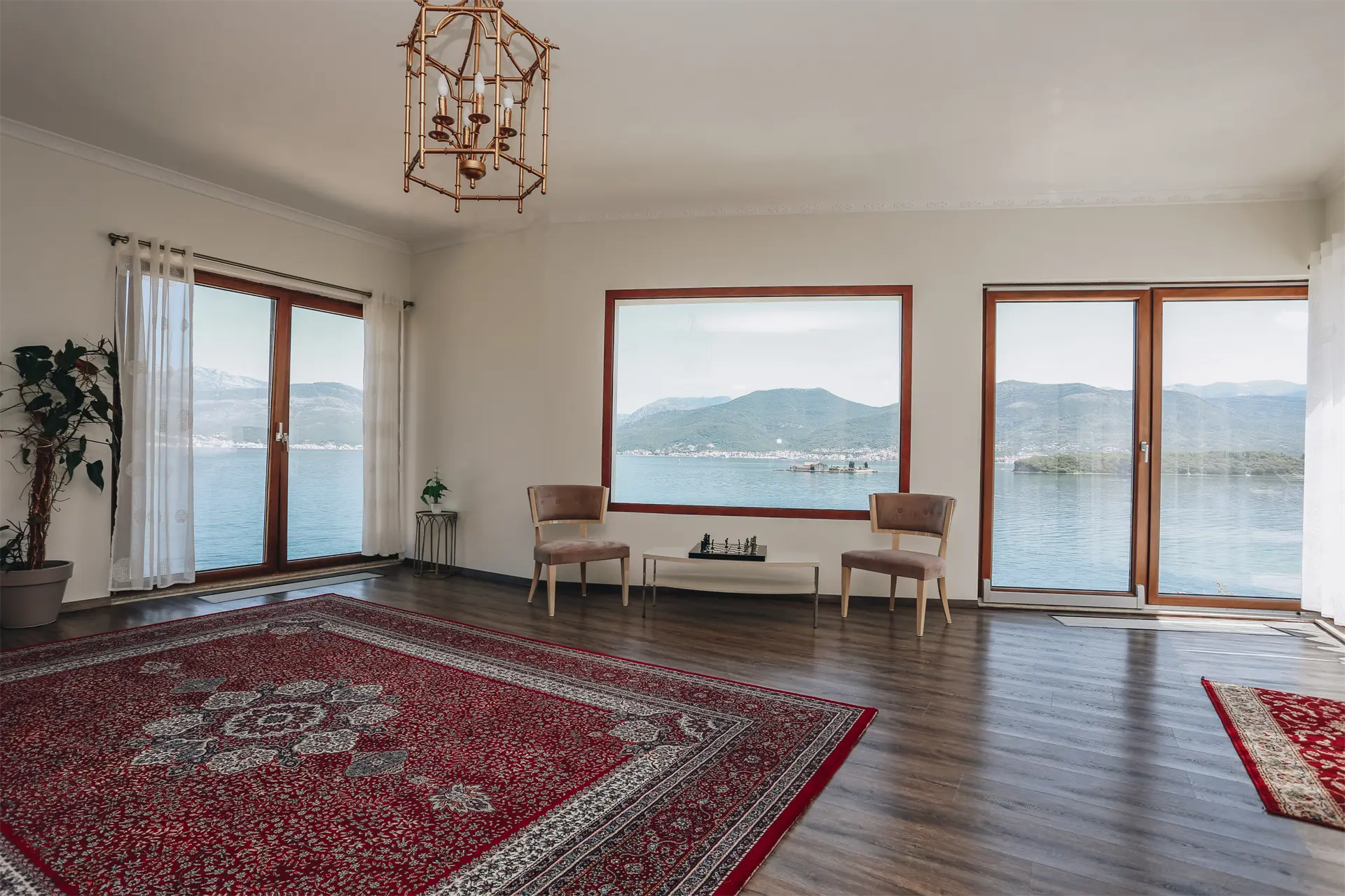 4d737a3ac188aee06f5f8e7d32ee60e6 Beachfront Villa