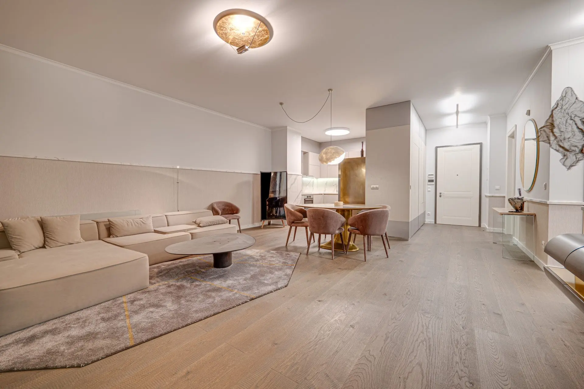 Designer apartment in an iconic building with a parking space included in the price