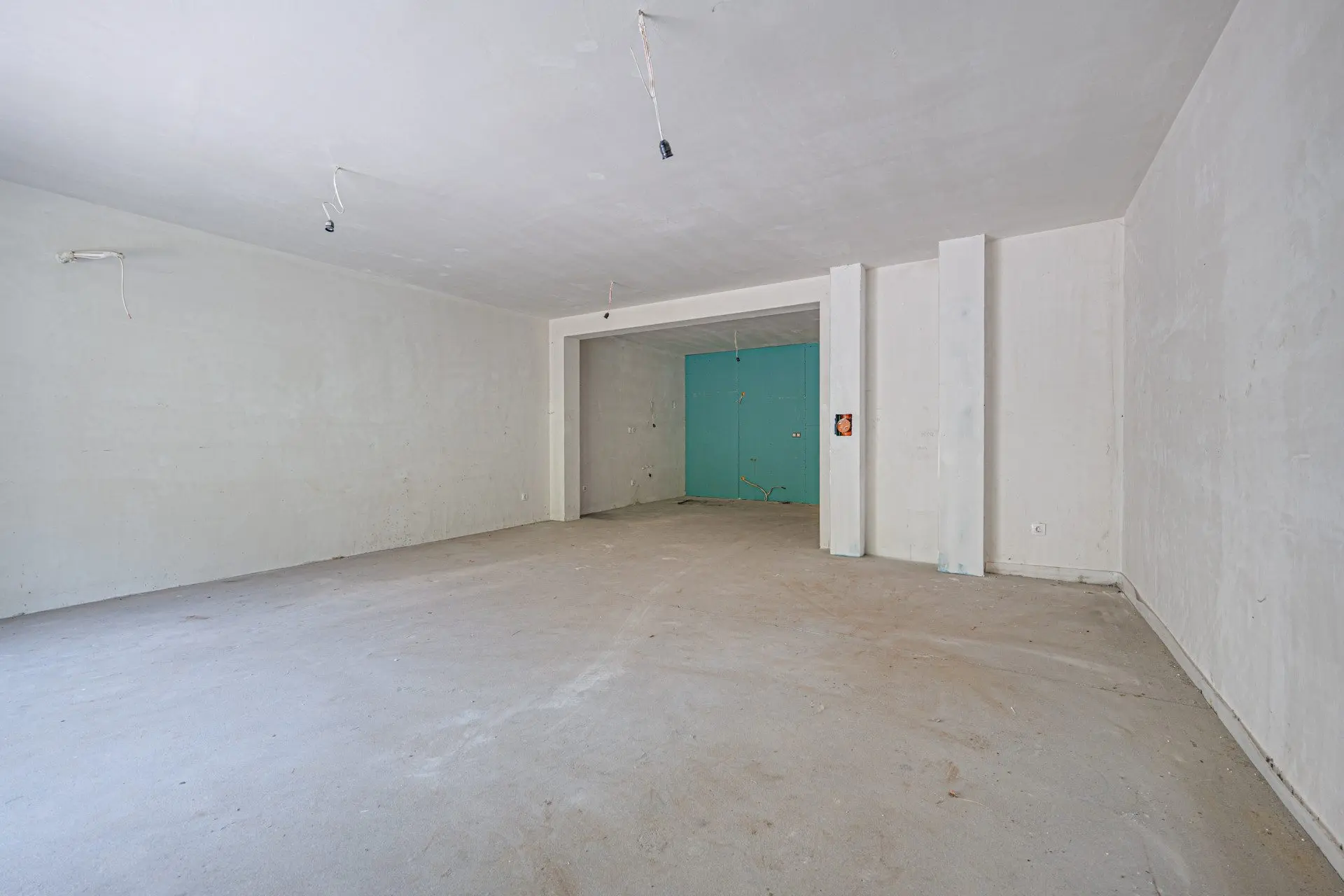Apartment with a spacious private yard and a garage with direct indoor access in downtown Sofia